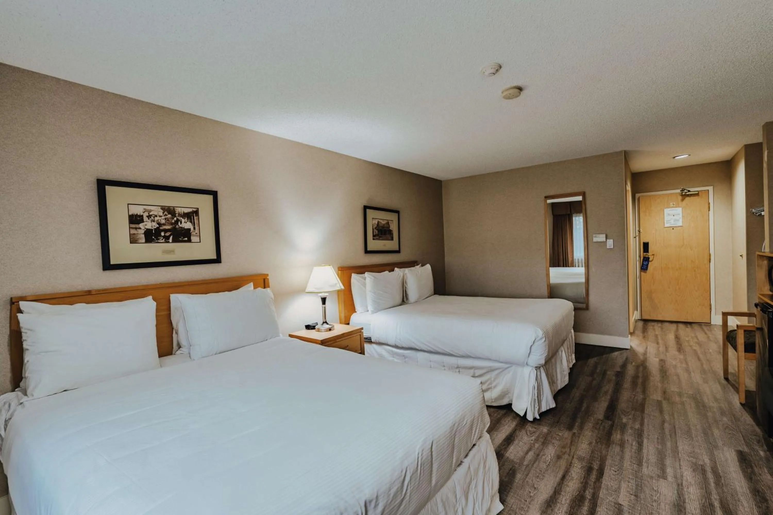 Bedroom, Bed in SureStay Plus by Best Western Coquitlam
