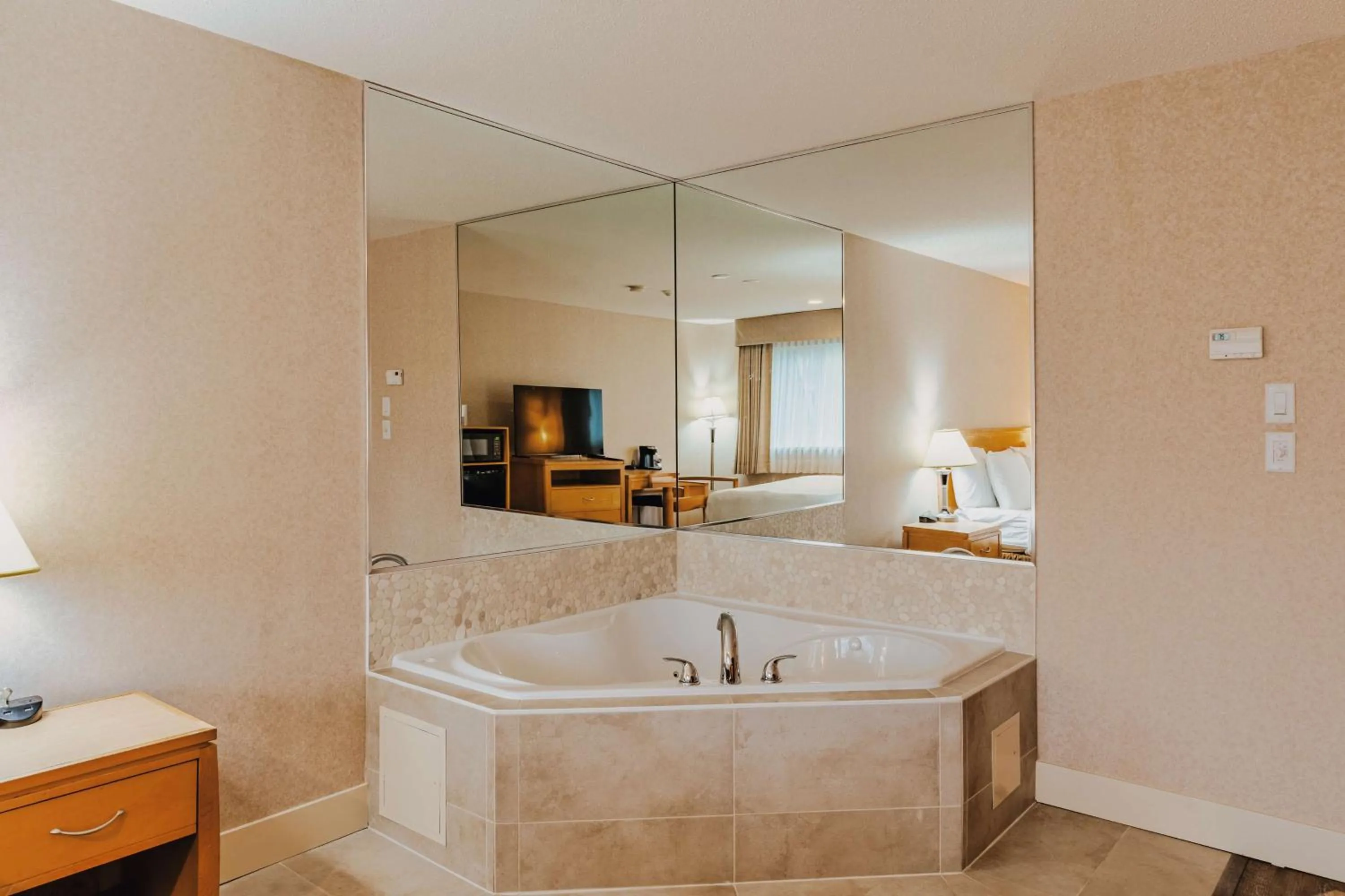 Bedroom in SureStay Plus by Best Western Coquitlam