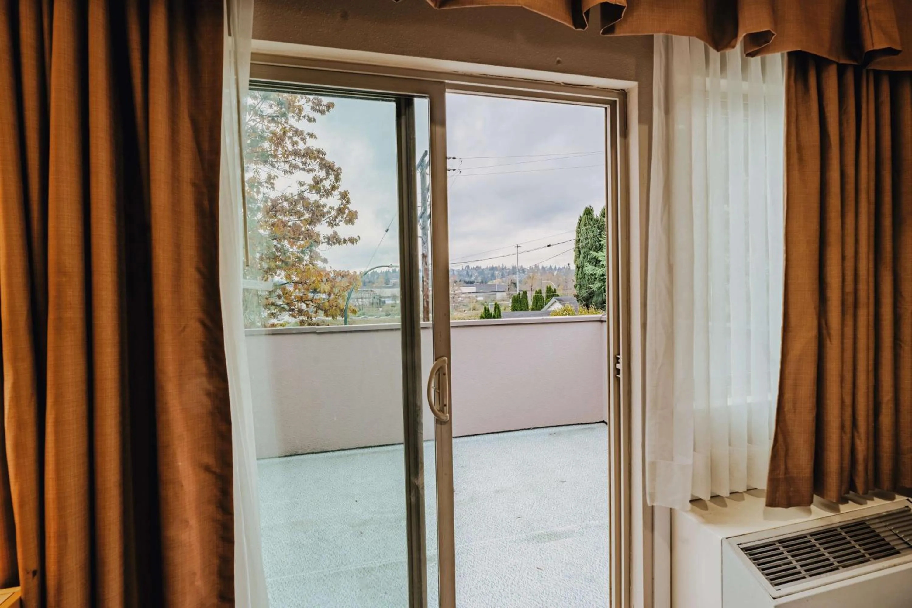 Bedroom in SureStay Plus by Best Western Coquitlam