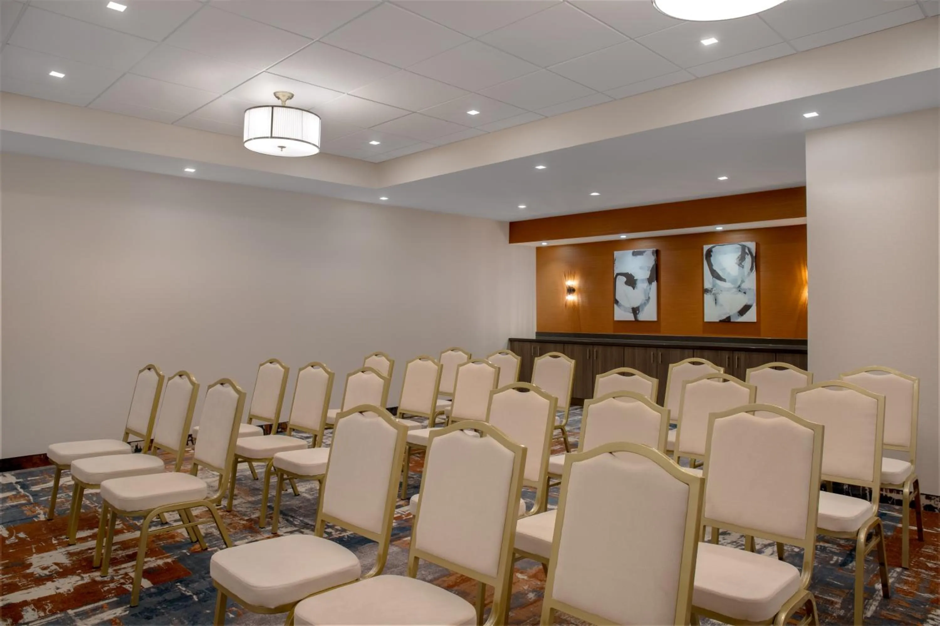 Meeting/conference room in Hampton Inn By Hilton Winnipeg Downtown