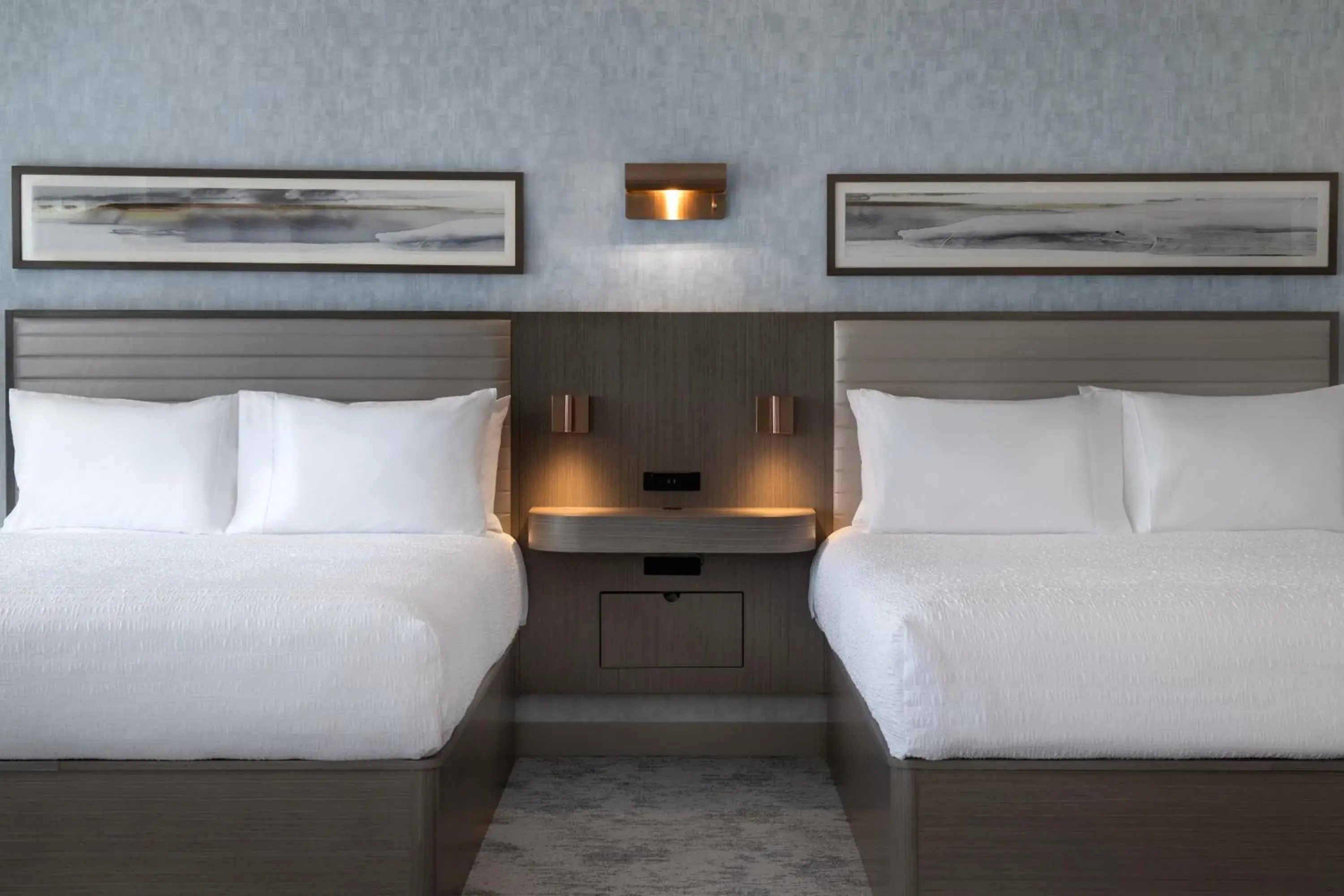 Queen Studio with Bathtub and City View - Mobility/Hearing Access in Hampton Inn By Hilton Winnipeg Downtown Queen Studio with Bathtub and City View - Mobility/Hearing Access in Hampton Inn By Hilton Winnipeg Downtown