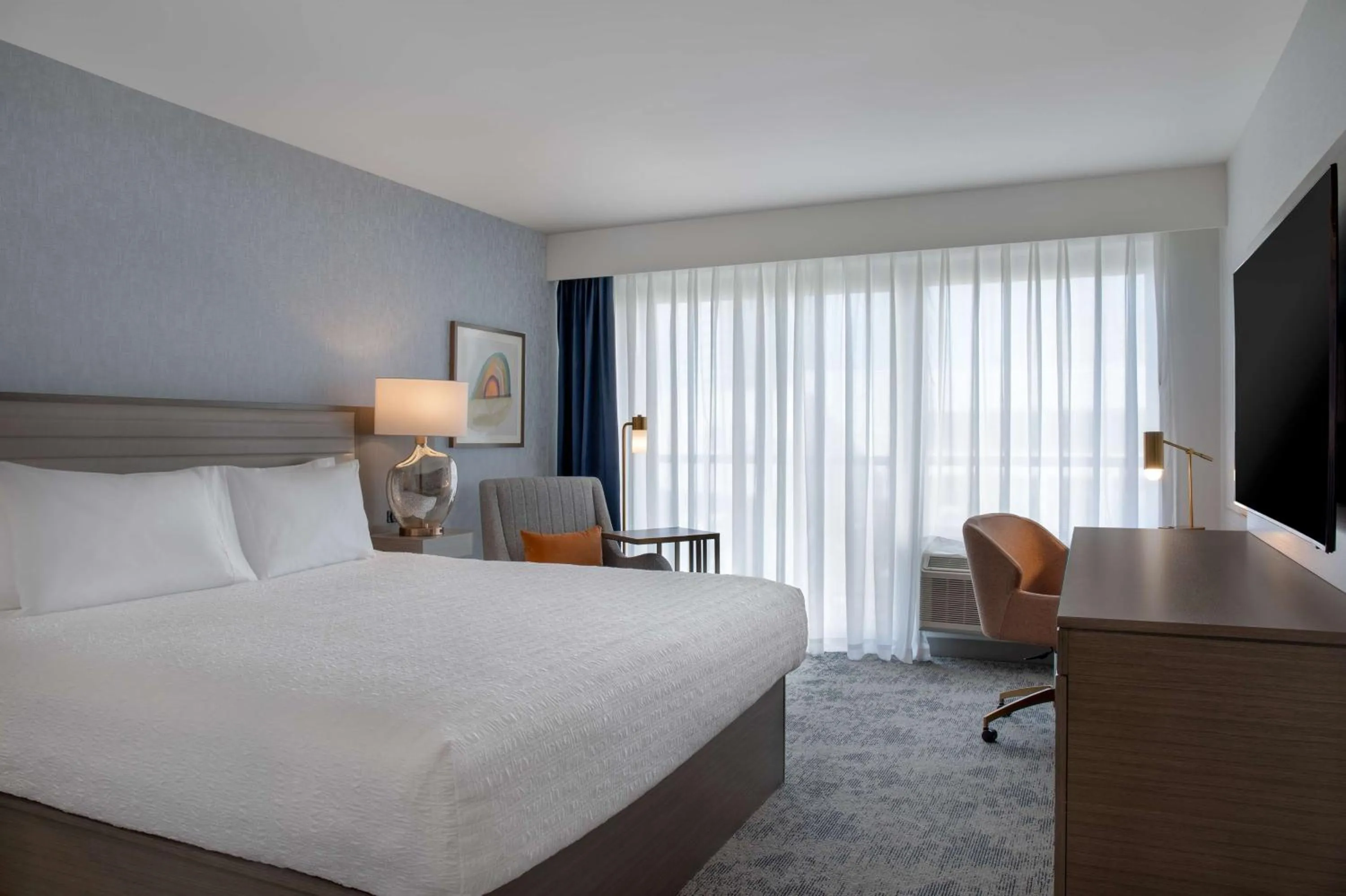 Bedroom, Bed in Hampton Inn By Hilton Winnipeg Downtown