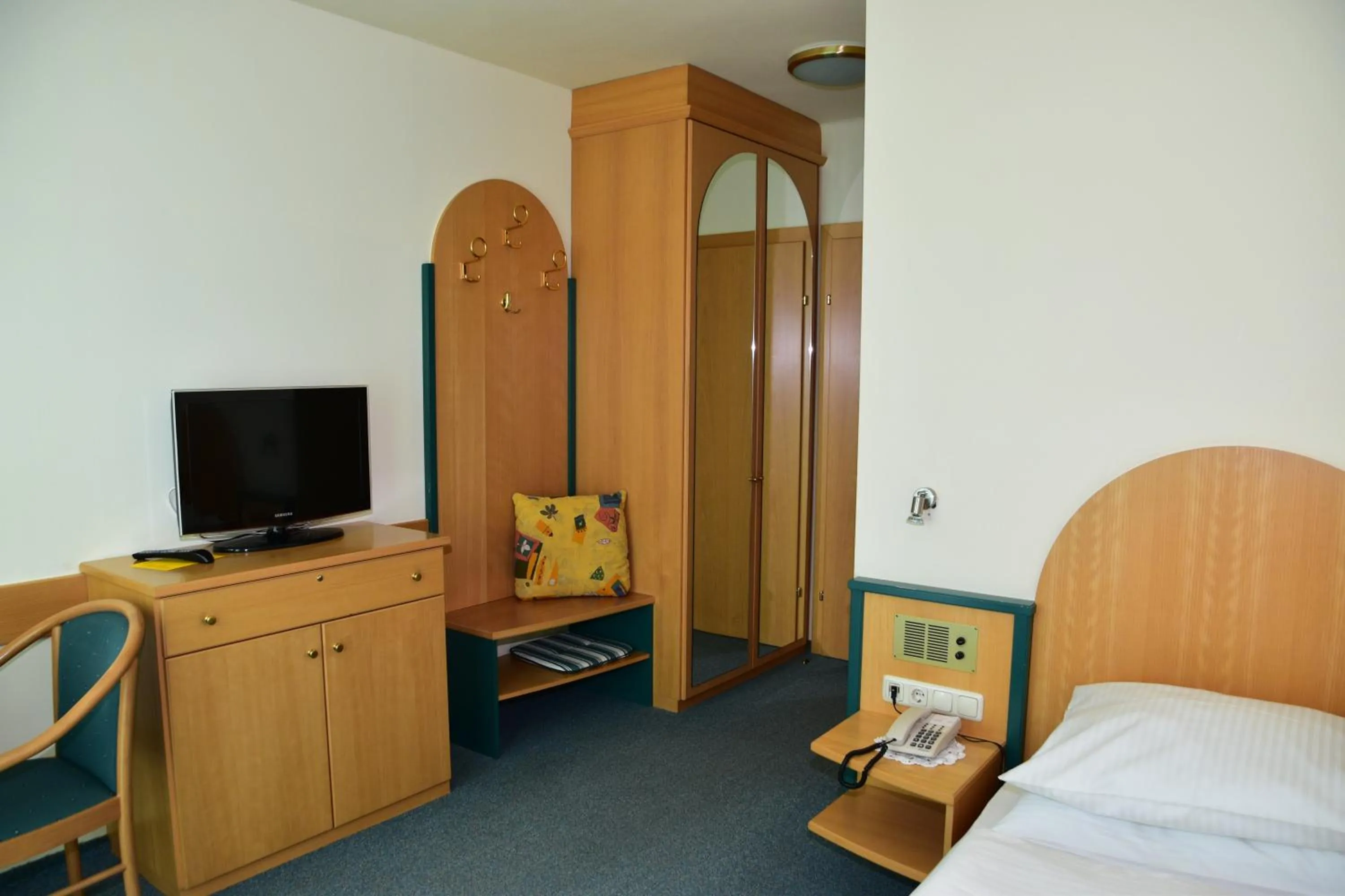 Photo of the whole room, Bed in Florianihof