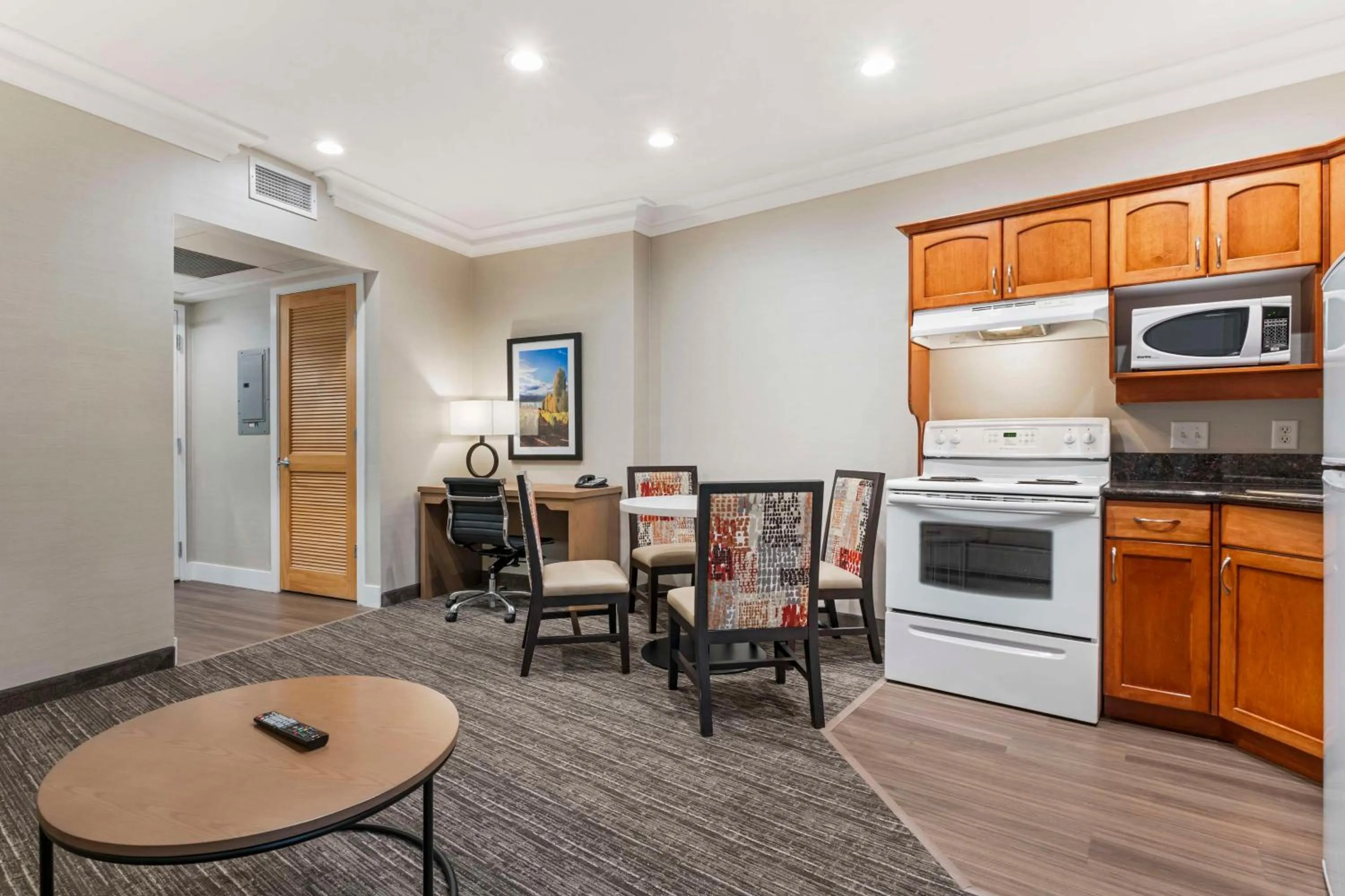 Bedroom in Best Western Plus Kelowna Hotel & Suites