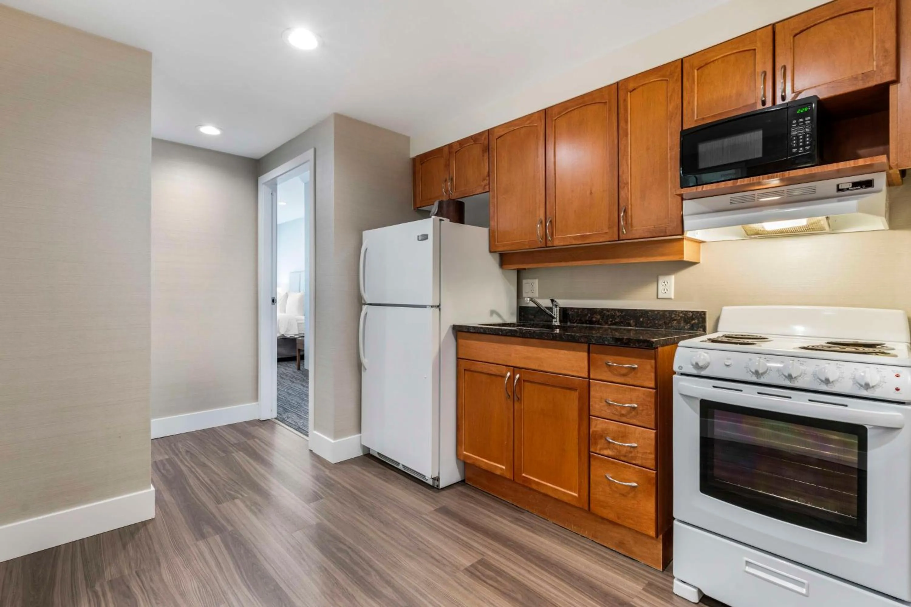 Kitchen or kitchenette in Best Western Plus Kelowna Hotel & Suites