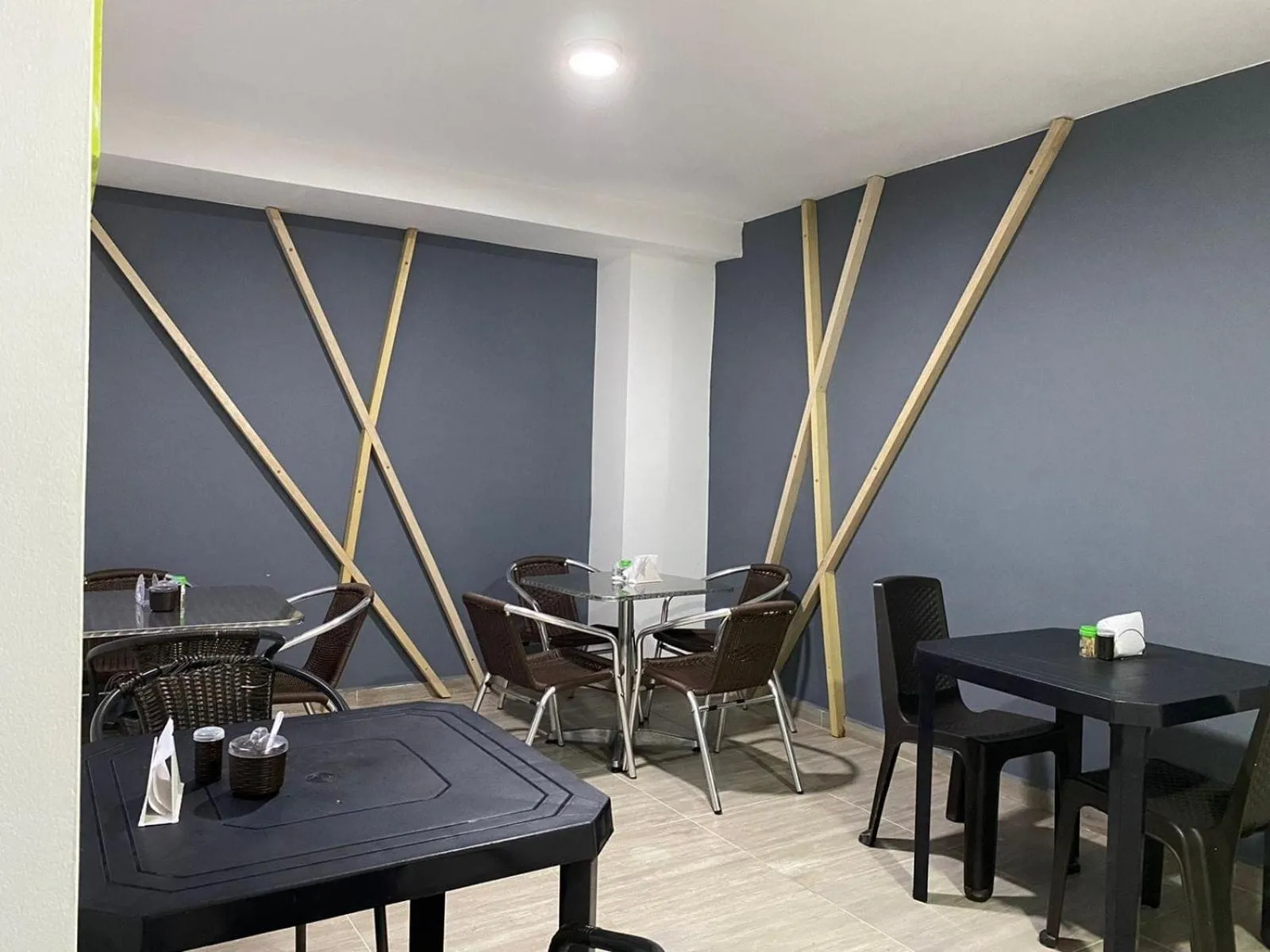 Restaurant/places to eat in Hotel Jardin de Laureles Jeps