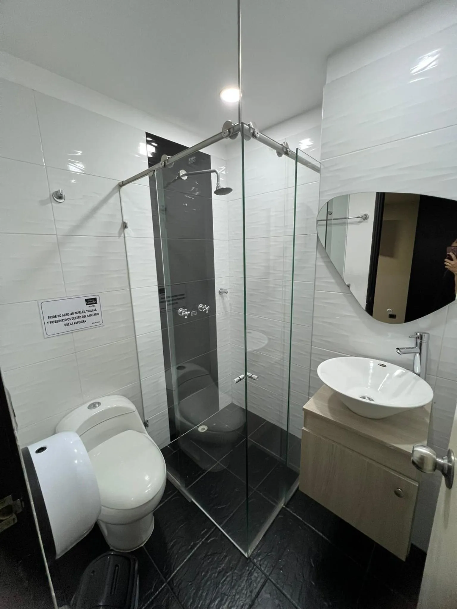 Bathroom in Hotel Jardin de Laureles Jeps