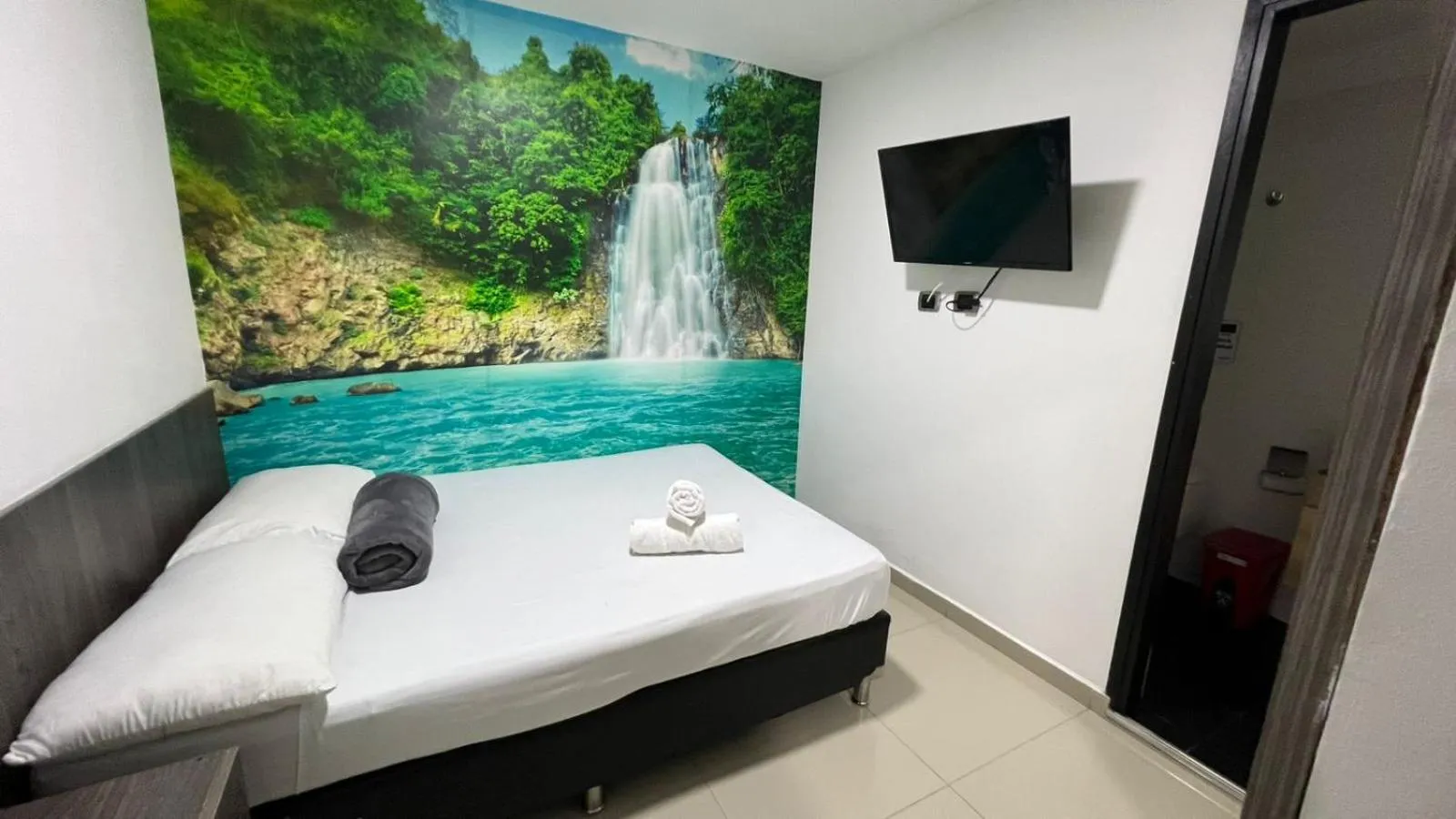 Photo of the whole room, Bed in Hotel Jardin de Laureles Jeps