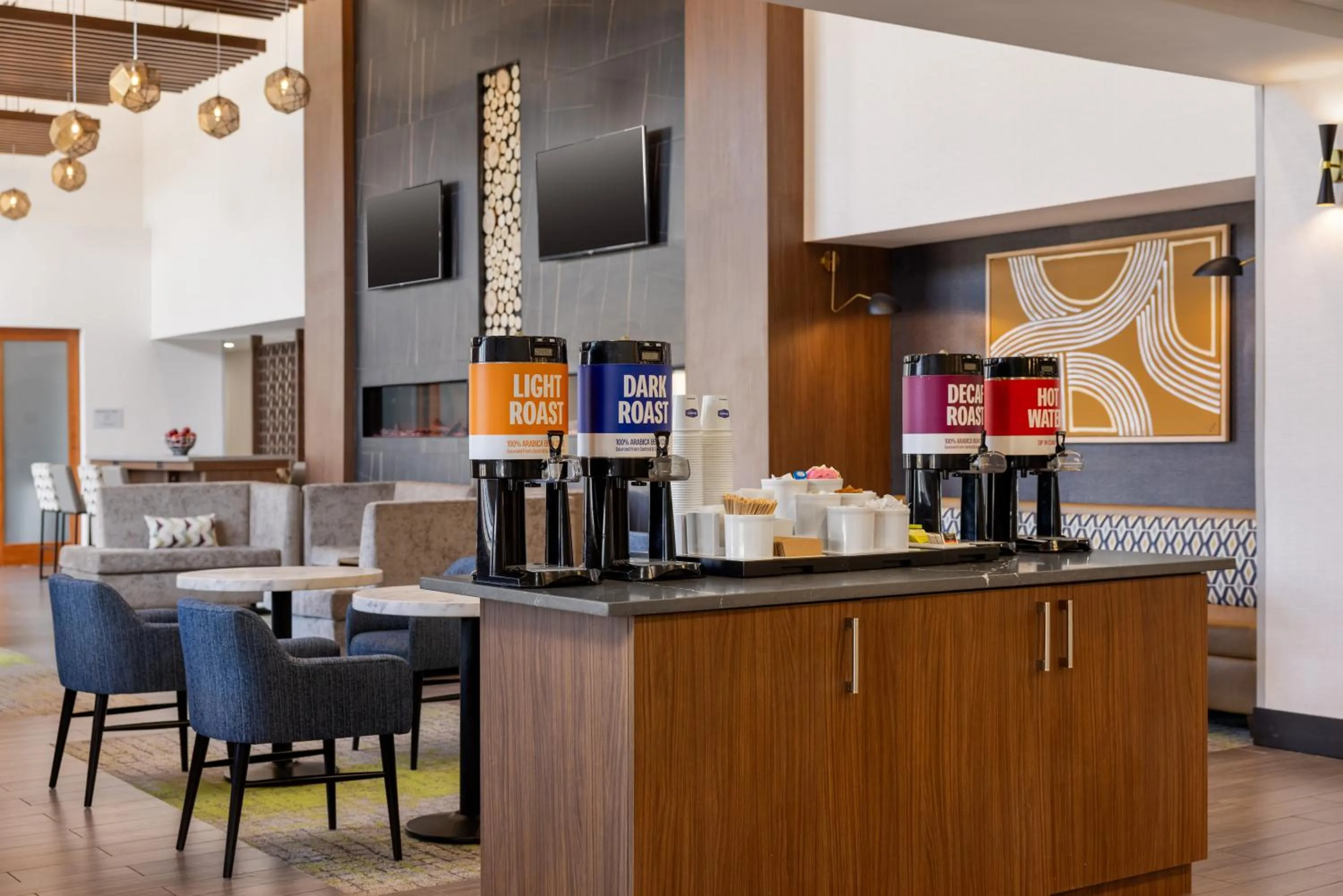 Coffee/tea facilities in Hampton Inn & Suites by Hilton Windsor