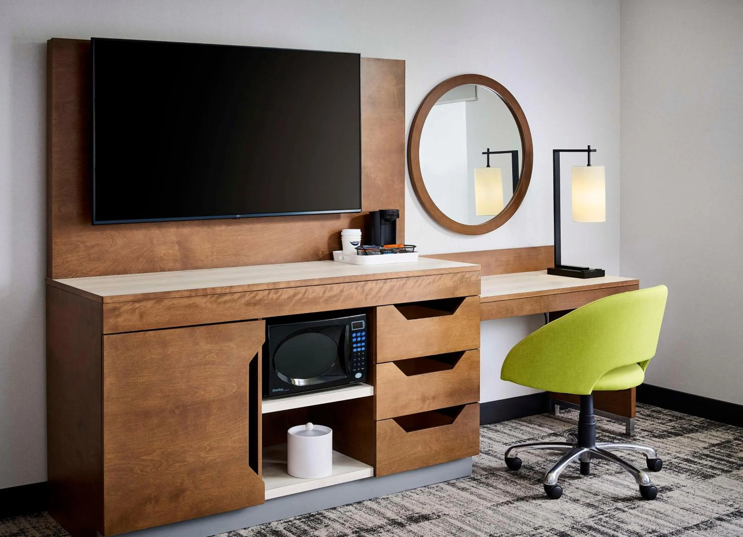 Bedroom in Hampton Inn & Suites by Hilton Windsor