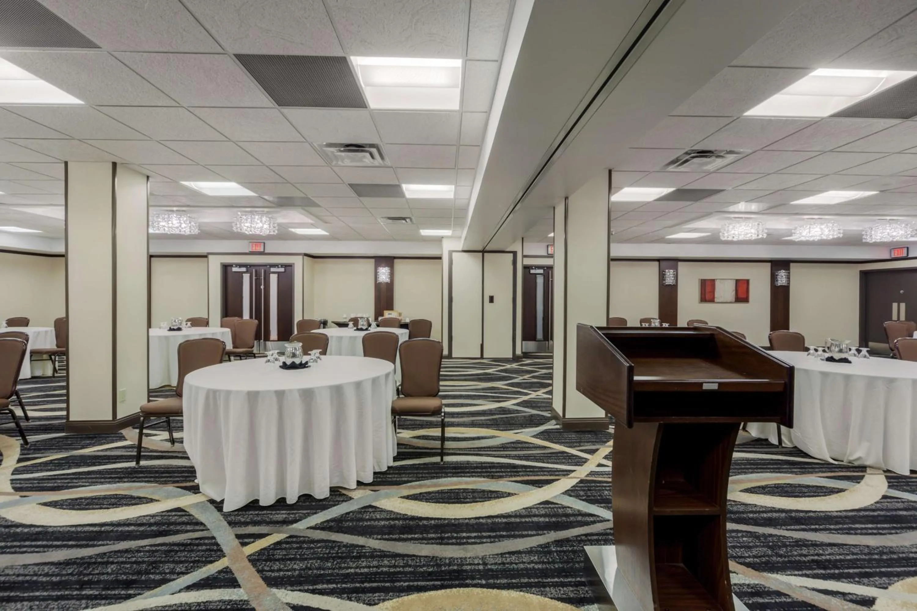 Meeting/conference room in Best Western Premier Denham Inn & Suites