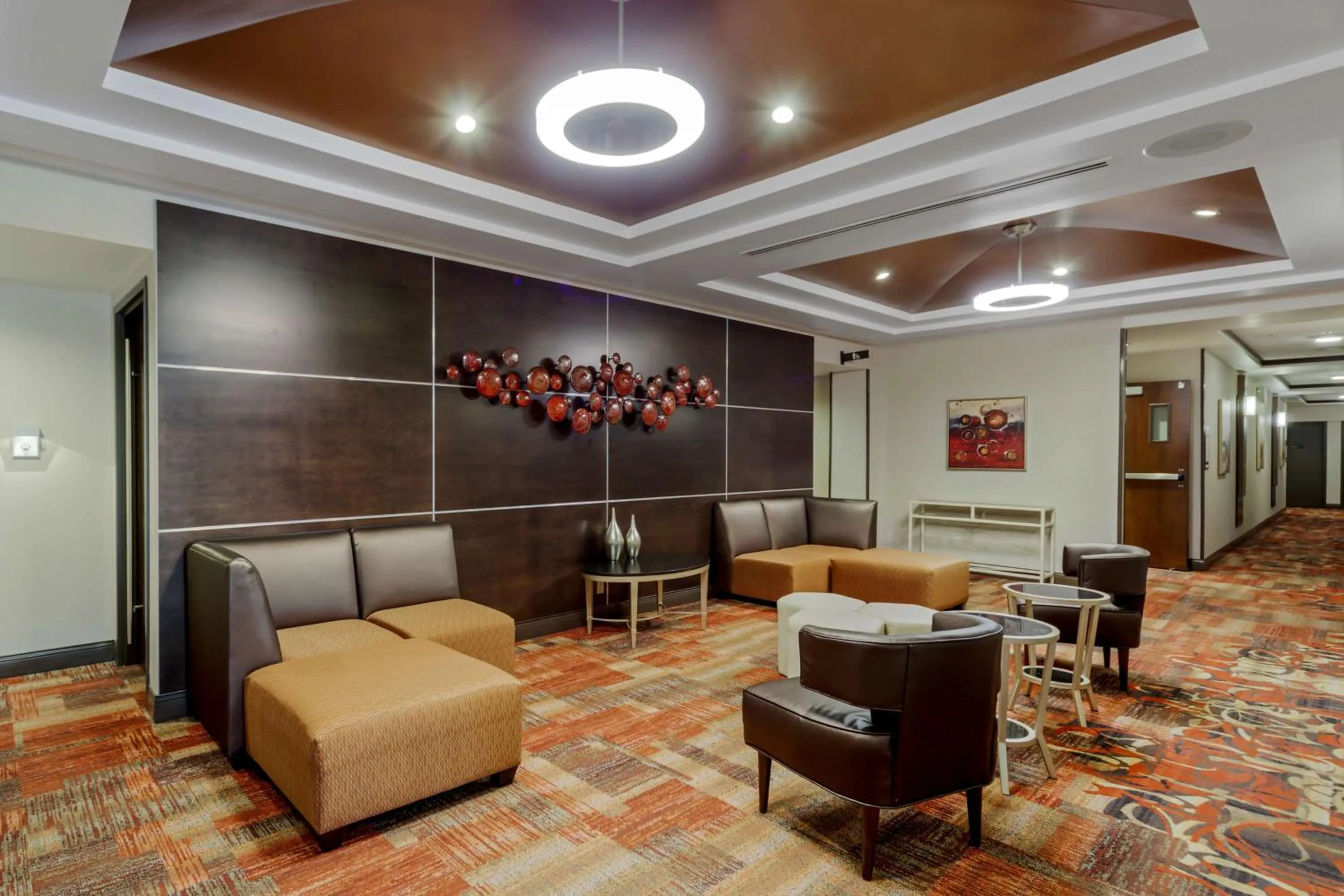 Lobby or reception in Best Western Premier Denham Inn & Suites