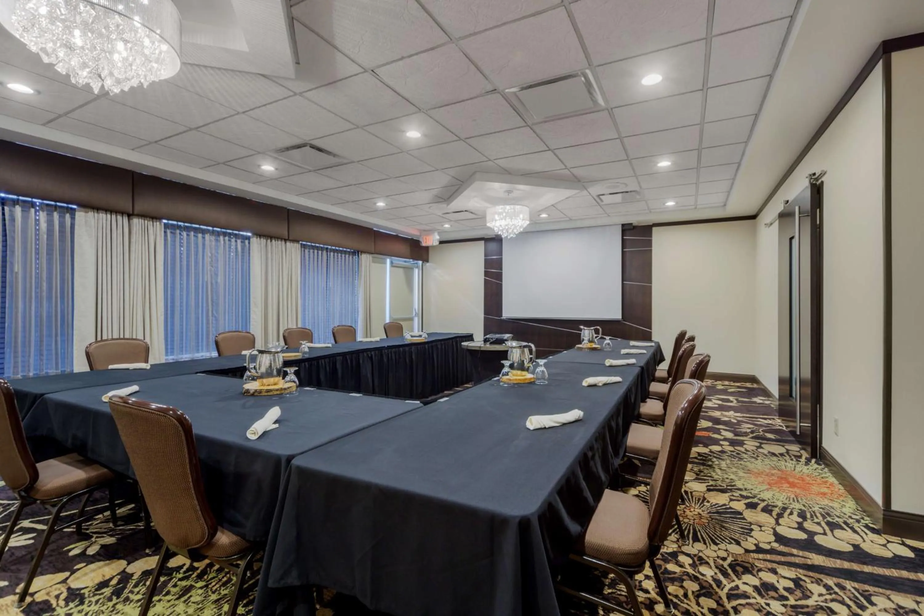 Meeting/conference room in Best Western Premier Denham Inn & Suites