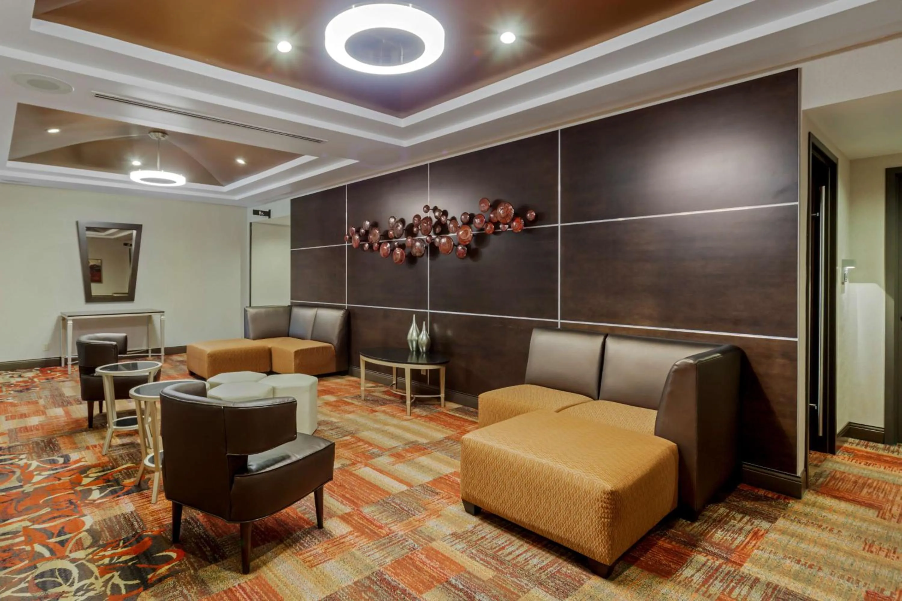 Lobby or reception in Best Western Premier Denham Inn & Suites