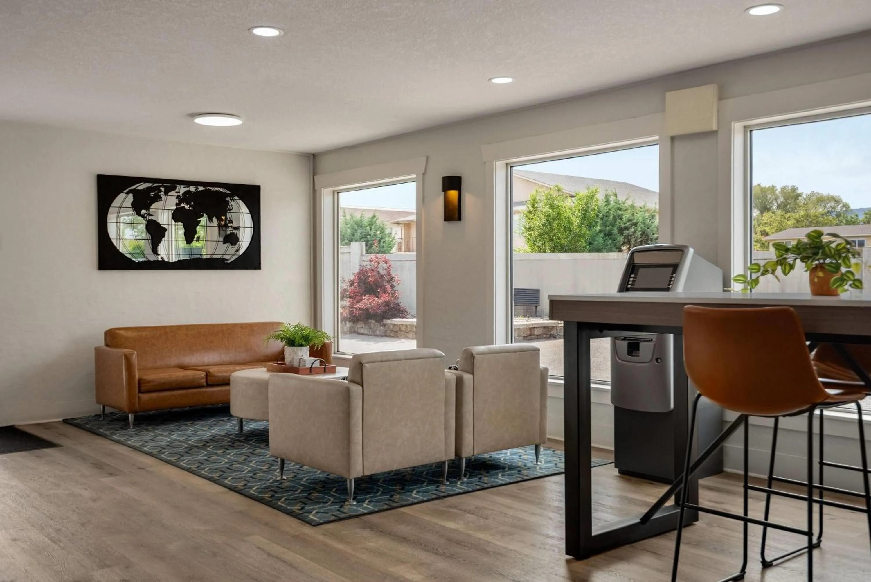 Lobby or reception in Days Inn by Wyndham Kelowna
