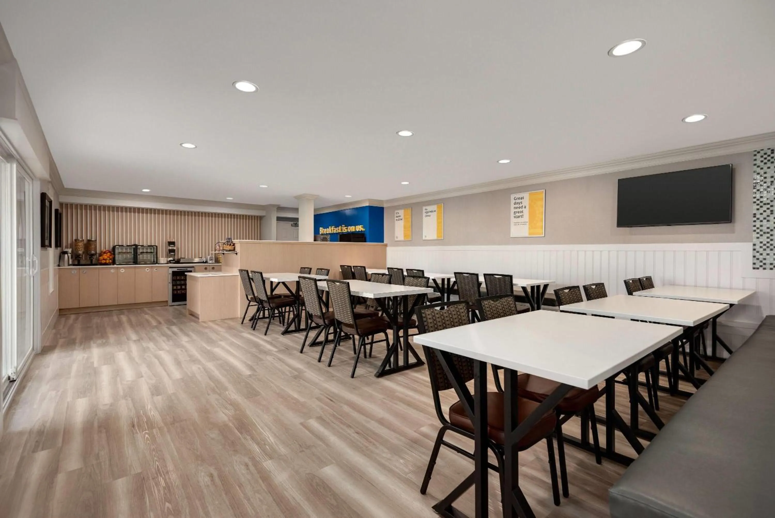 Breakfast in Days Inn by Wyndham Kelowna