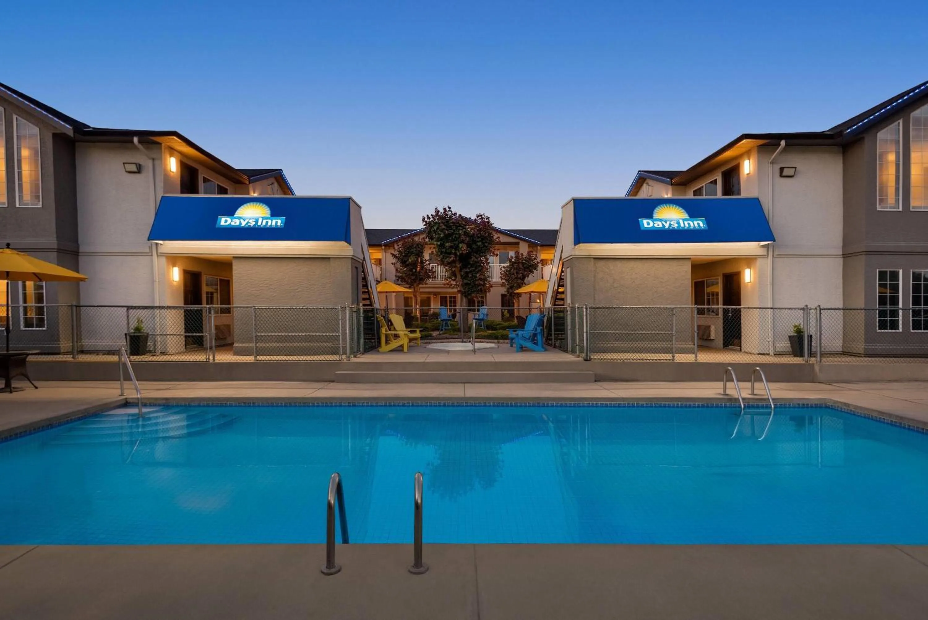 Swimming pool in Days Inn by Wyndham Kelowna