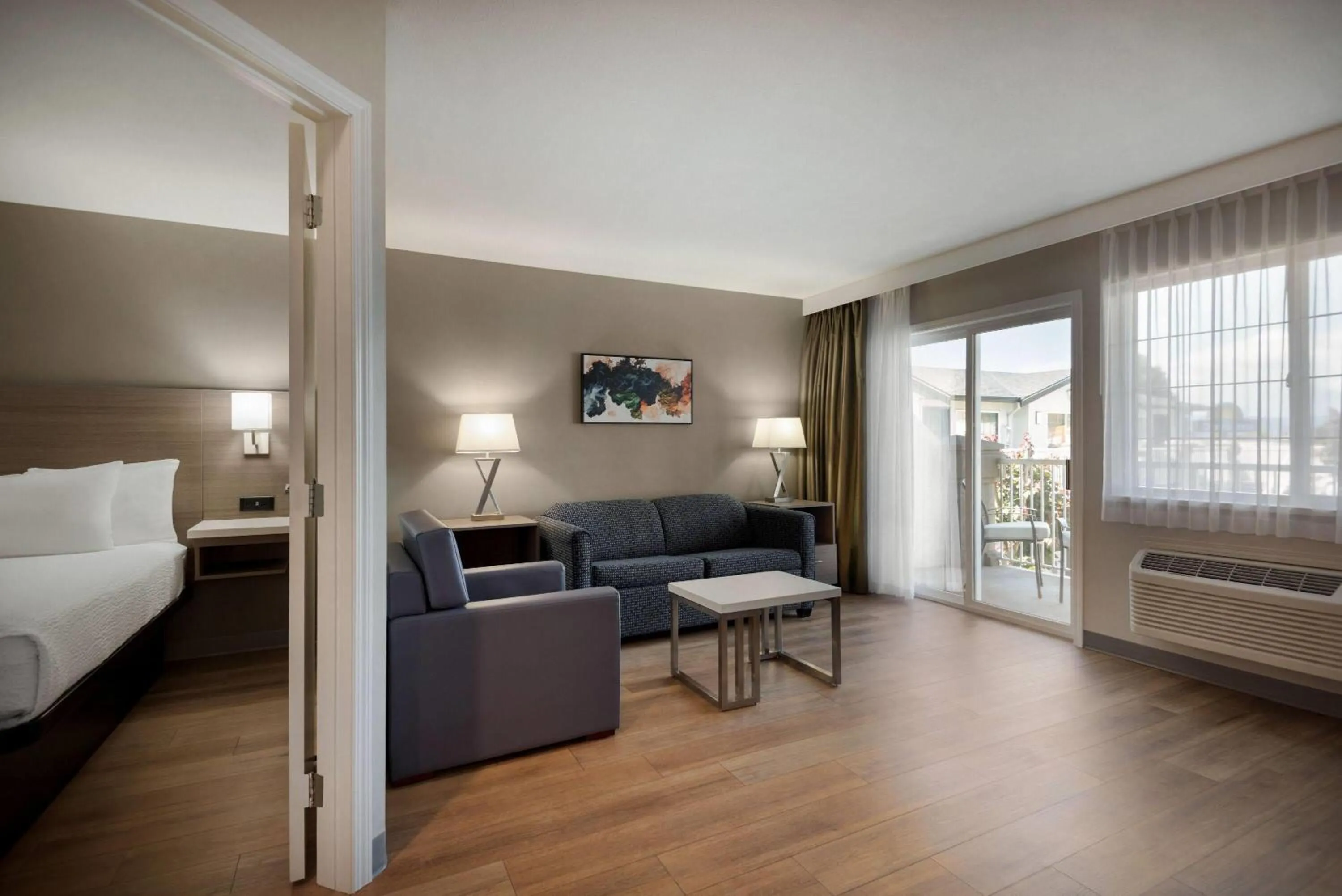 Photo of the whole room, Bed in Days Inn by Wyndham Kelowna