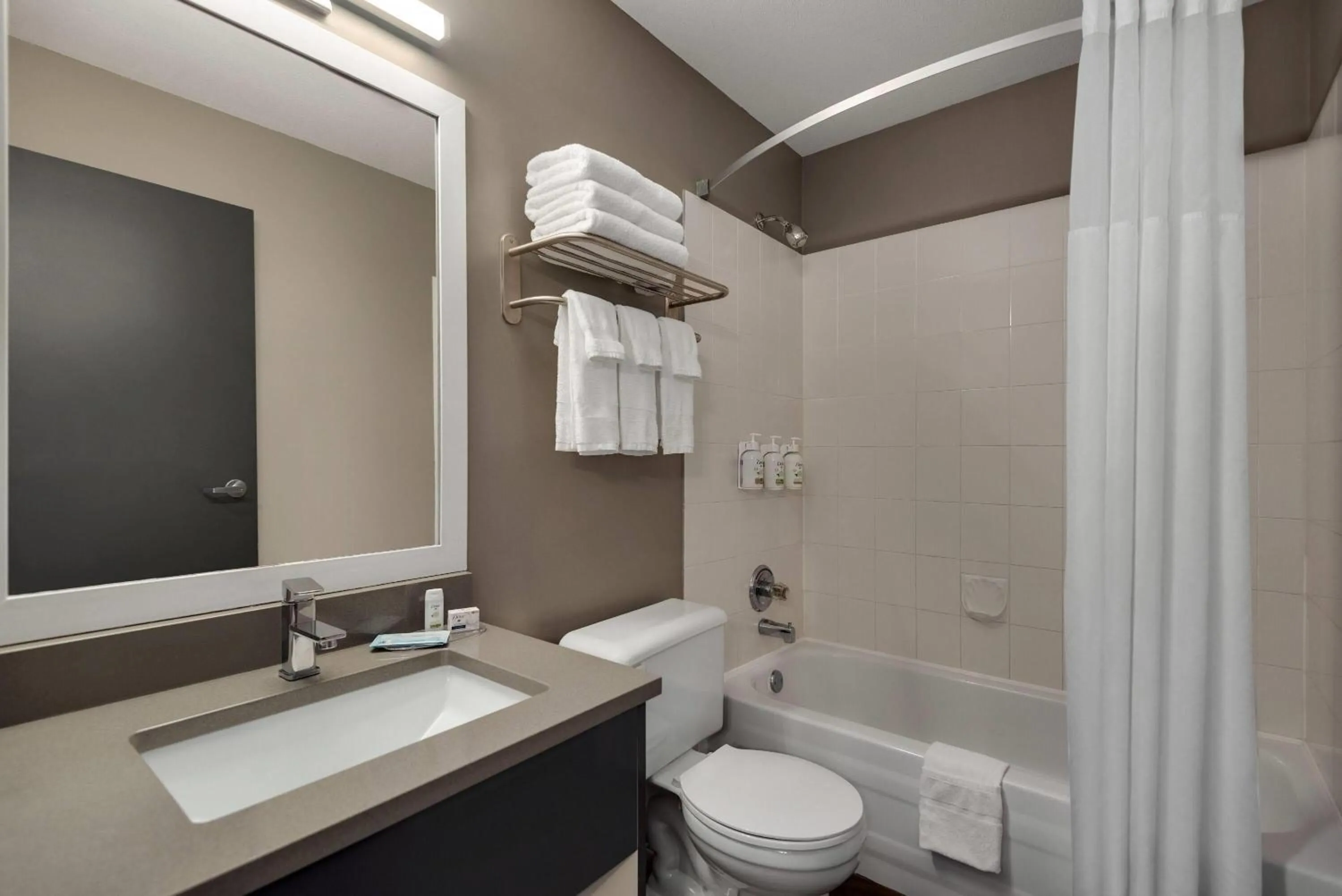 Bathroom in Days Inn by Wyndham Kelowna