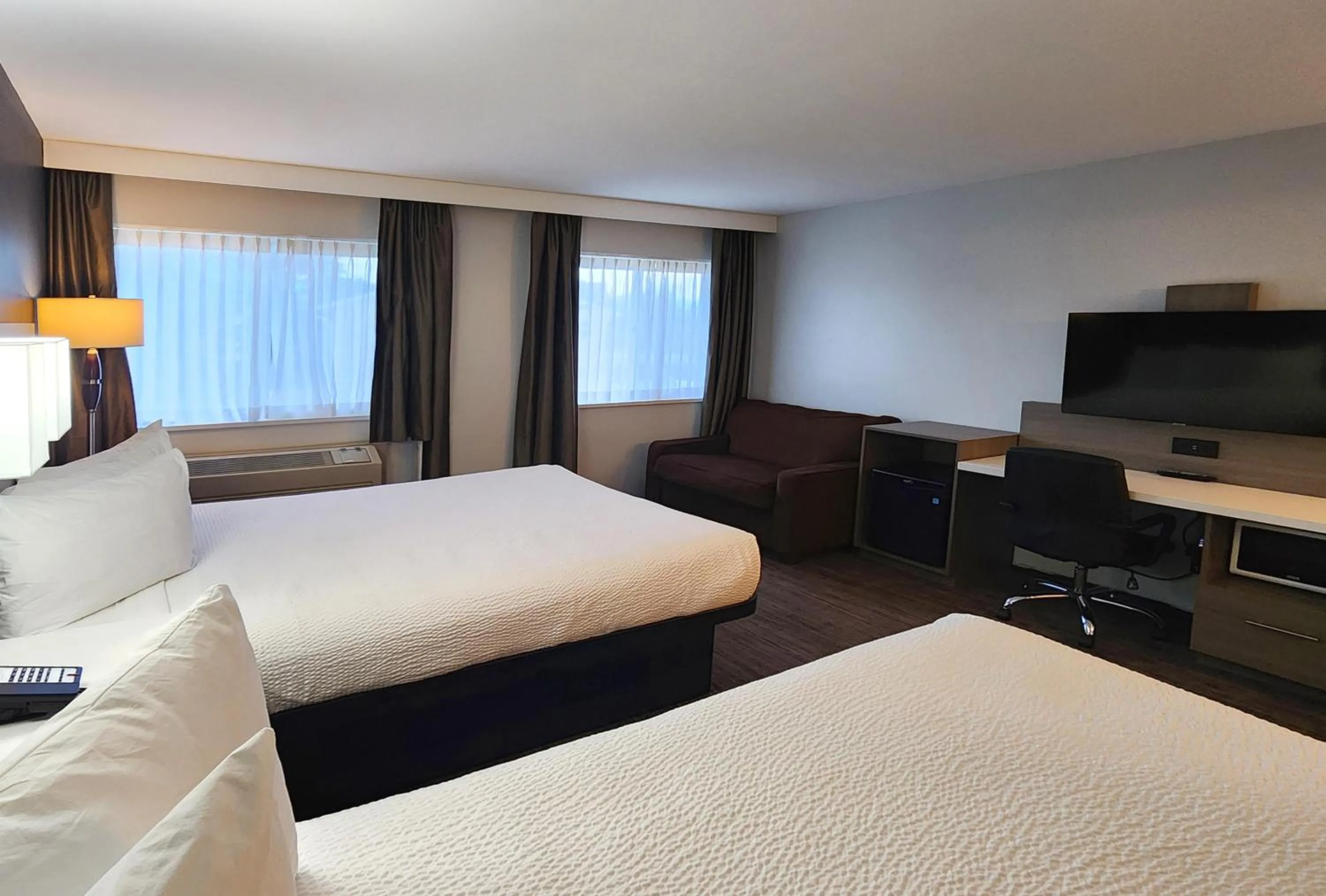 Bed in Days Inn by Wyndham Kelowna