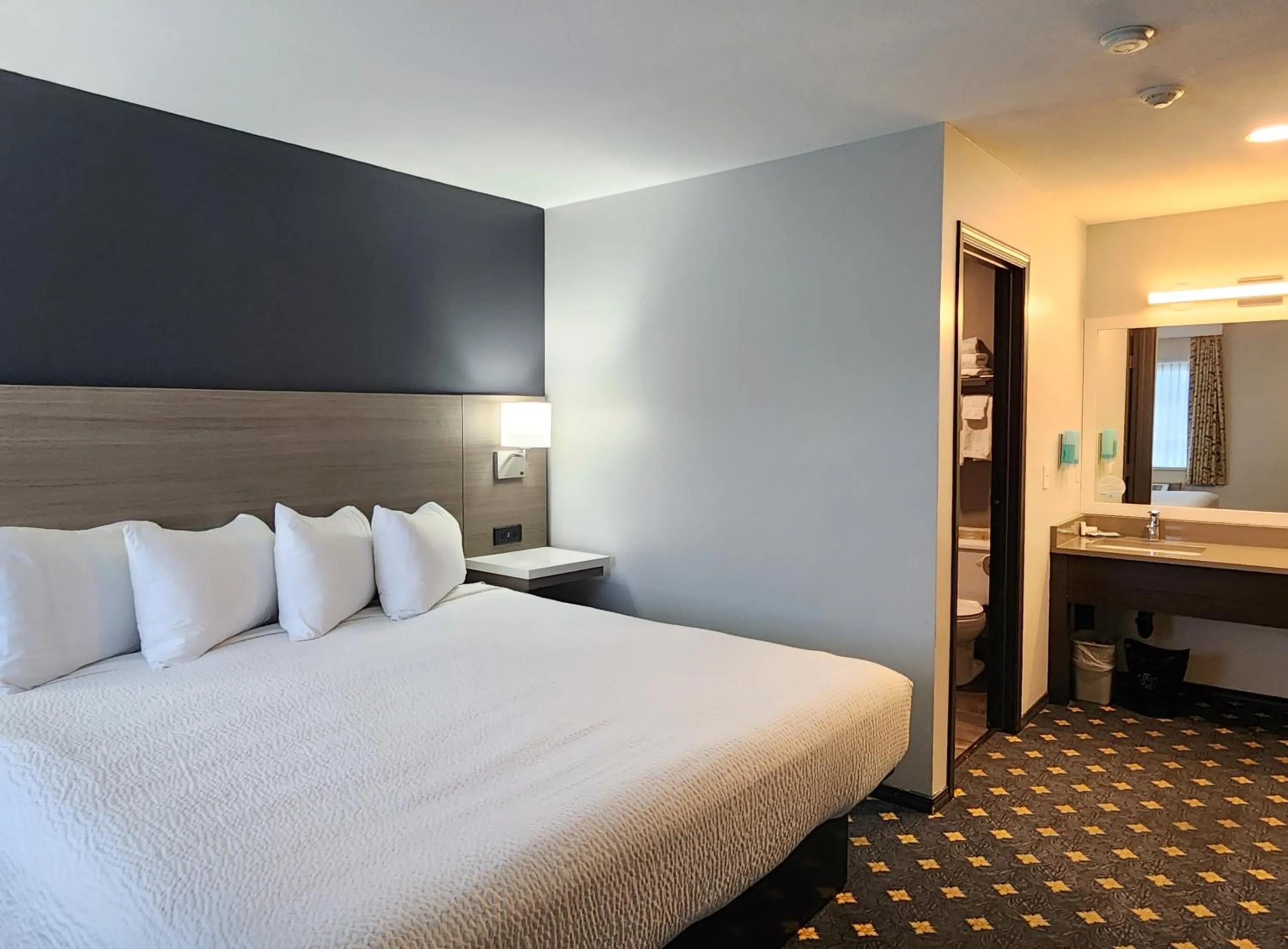 Bed in Days Inn by Wyndham Kelowna
