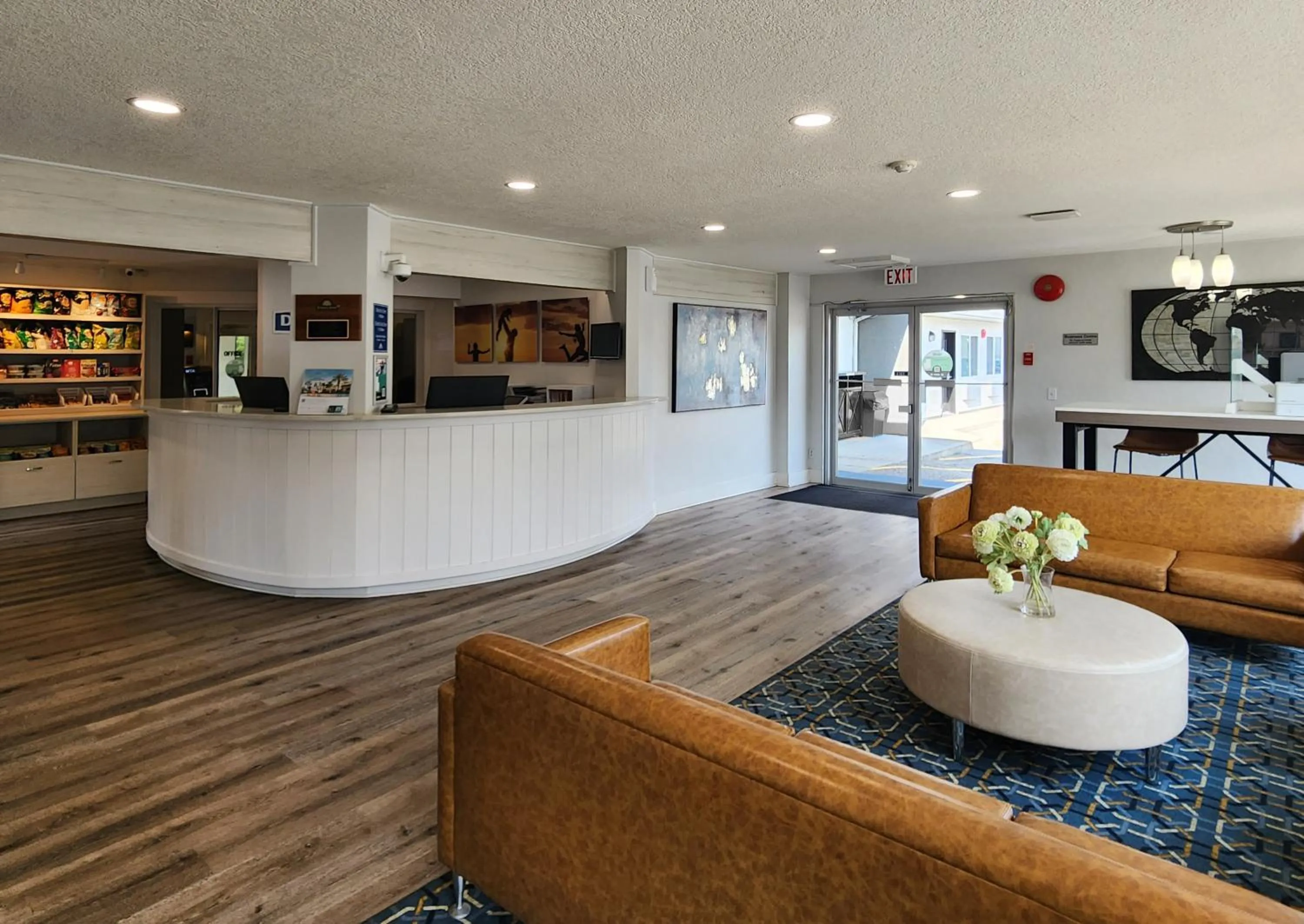 Lobby or reception in Days Inn by Wyndham Kelowna