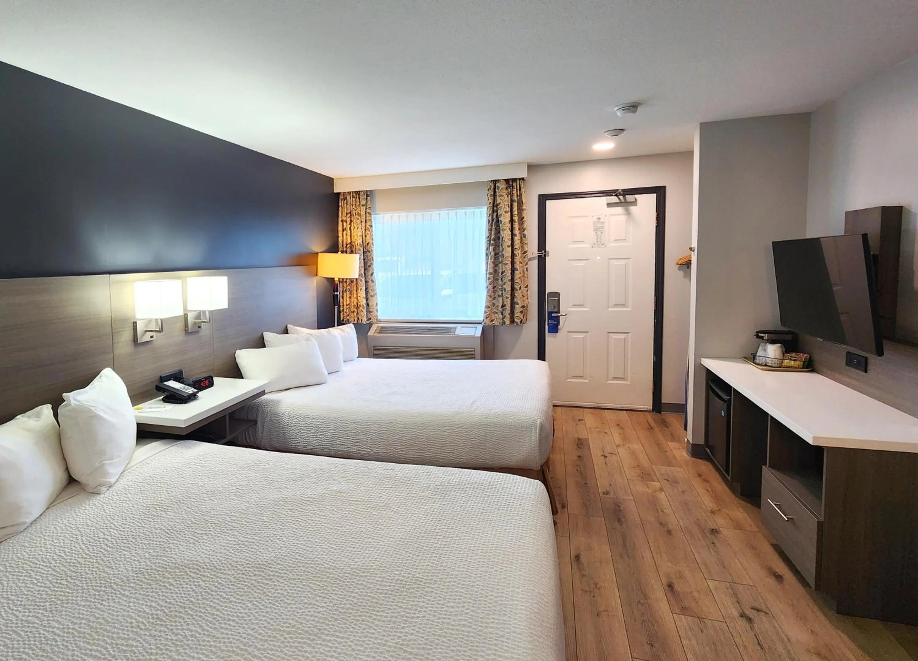 Bed in Days Inn by Wyndham Kelowna