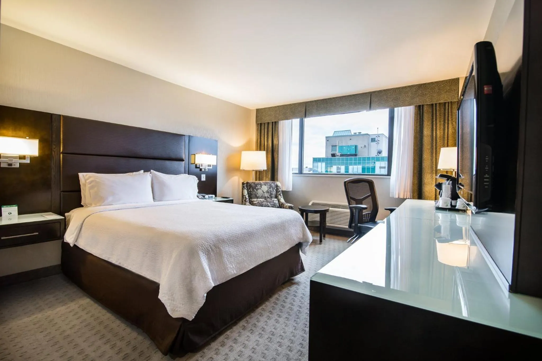 Photo of the whole room, Bed in Holiday Inn Vancouver-Centre Broadway by IHG