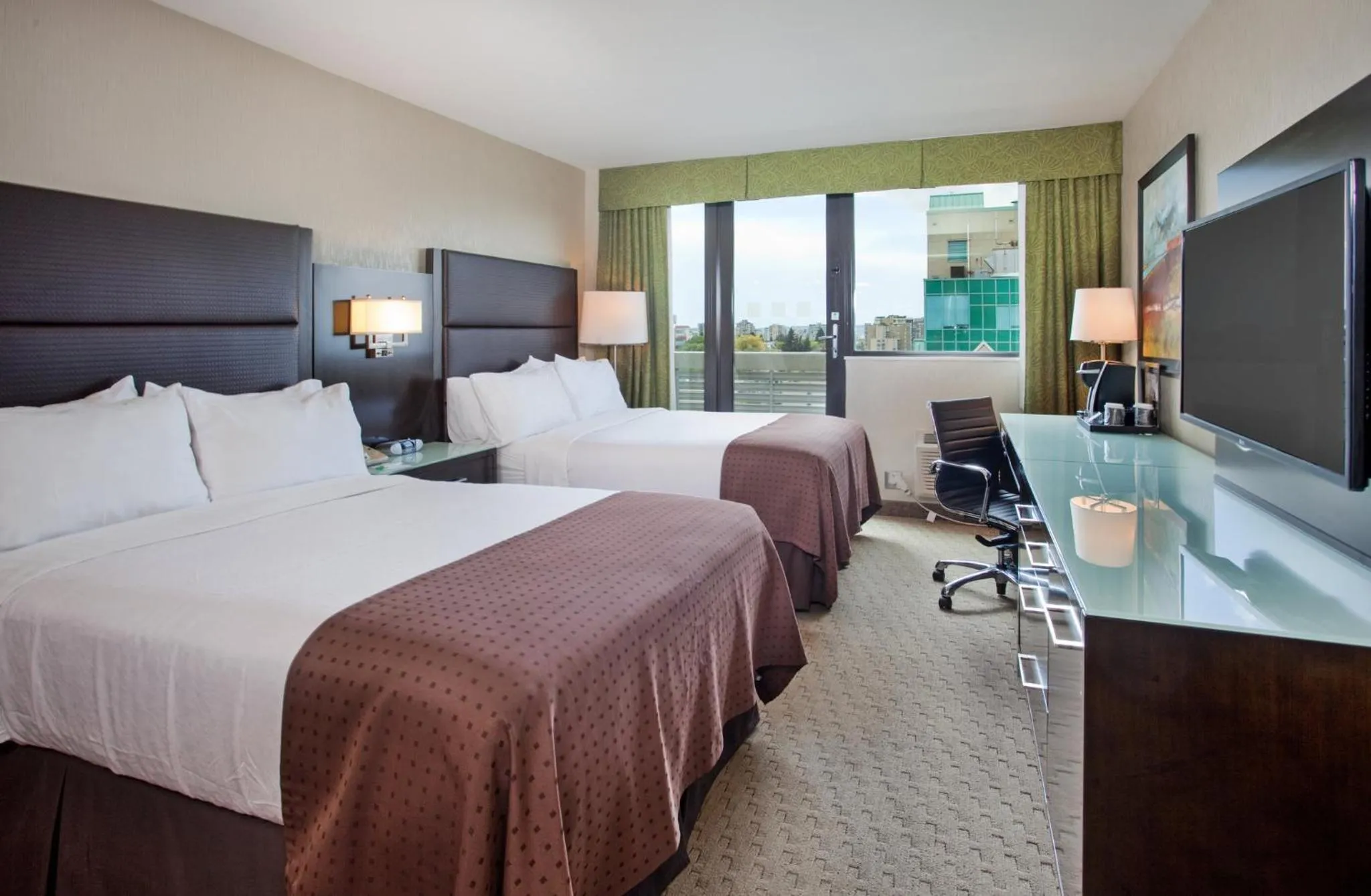 Photo of the whole room, Bed in Holiday Inn Vancouver-Centre Broadway by IHG