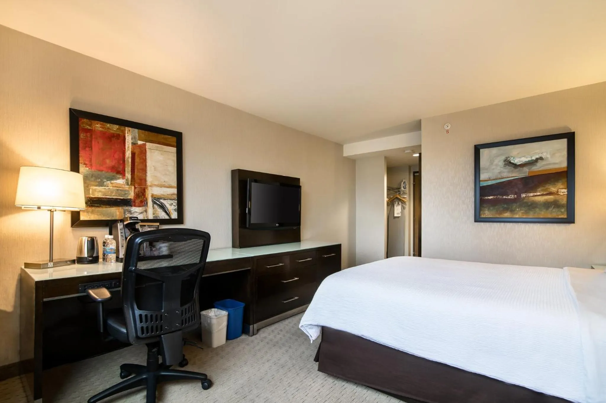 Photo of the whole room, Bed in Holiday Inn Vancouver-Centre Broadway by IHG