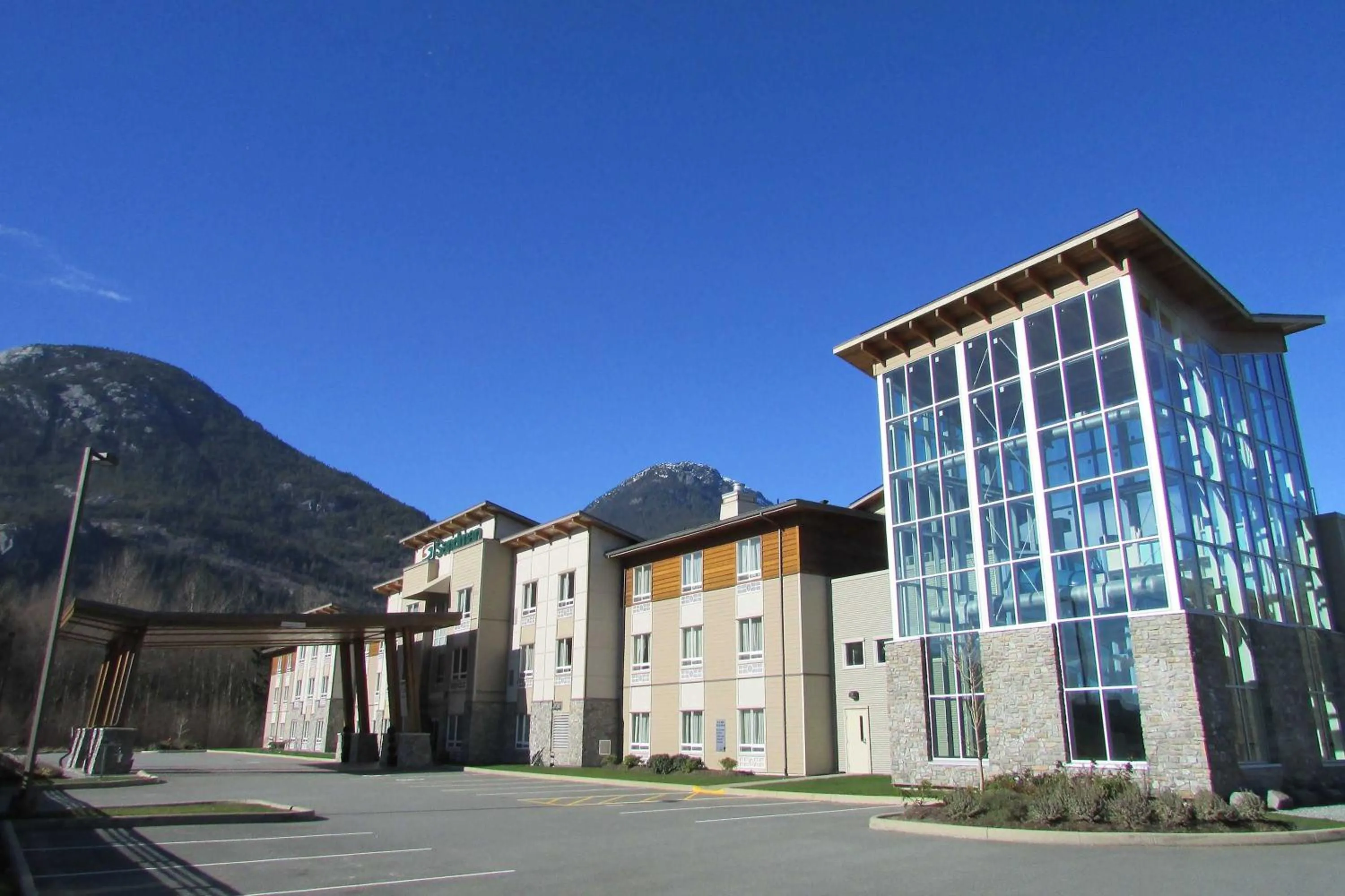 Property building in Sandman Hotel and Suites Squamish