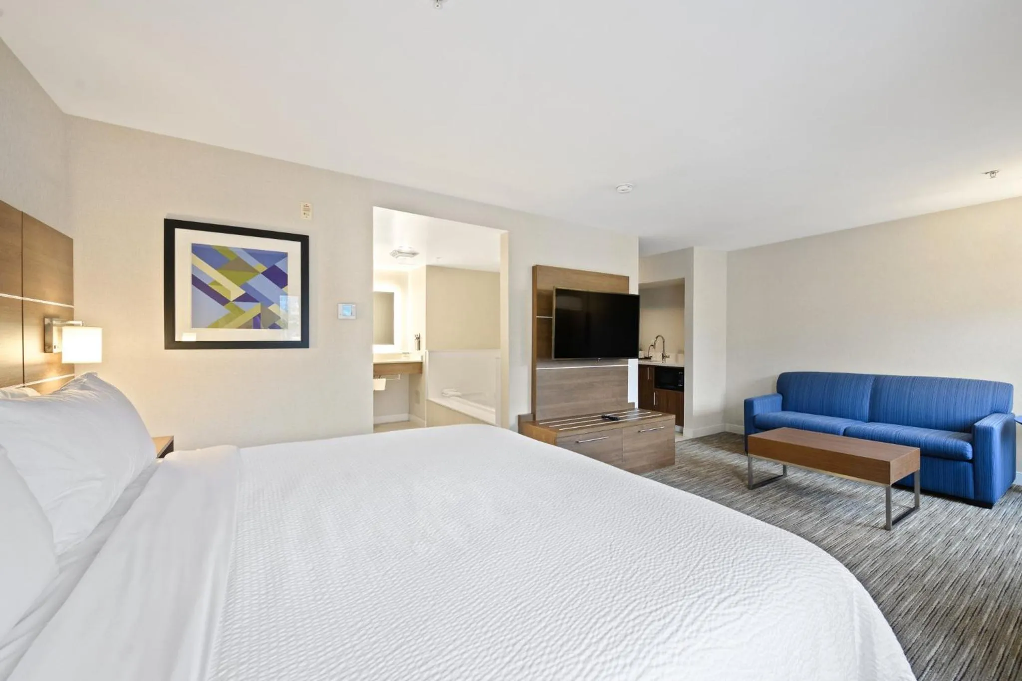 Photo of the whole room, Bed in Holiday Inn Express and Suites Surrey by IHG