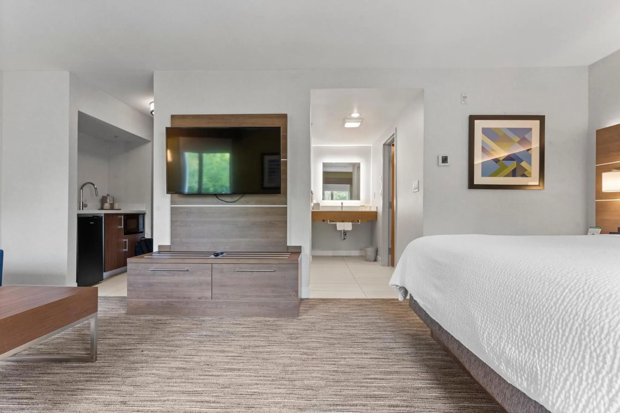 Photo of the whole room, Bed in Holiday Inn Express and Suites Surrey by IHG