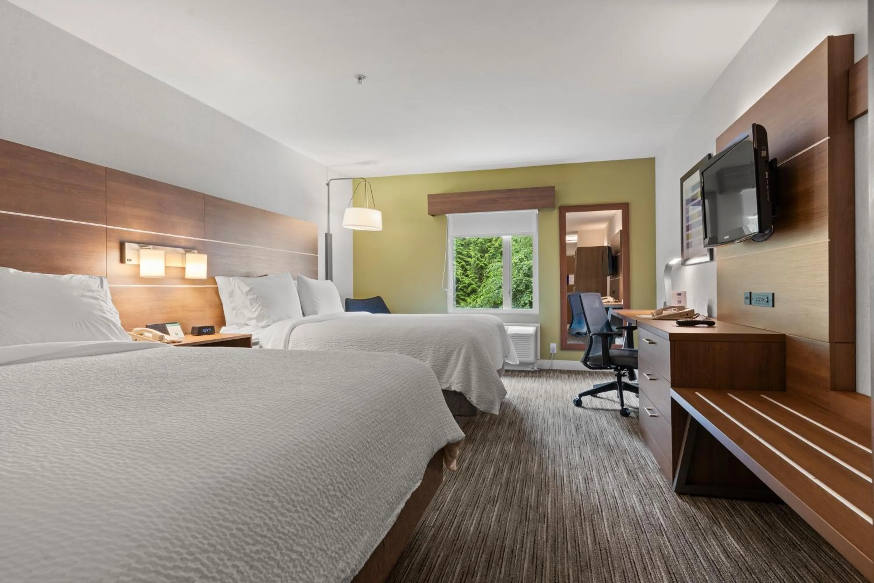 Bed in Holiday Inn Express and Suites Surrey by IHG
