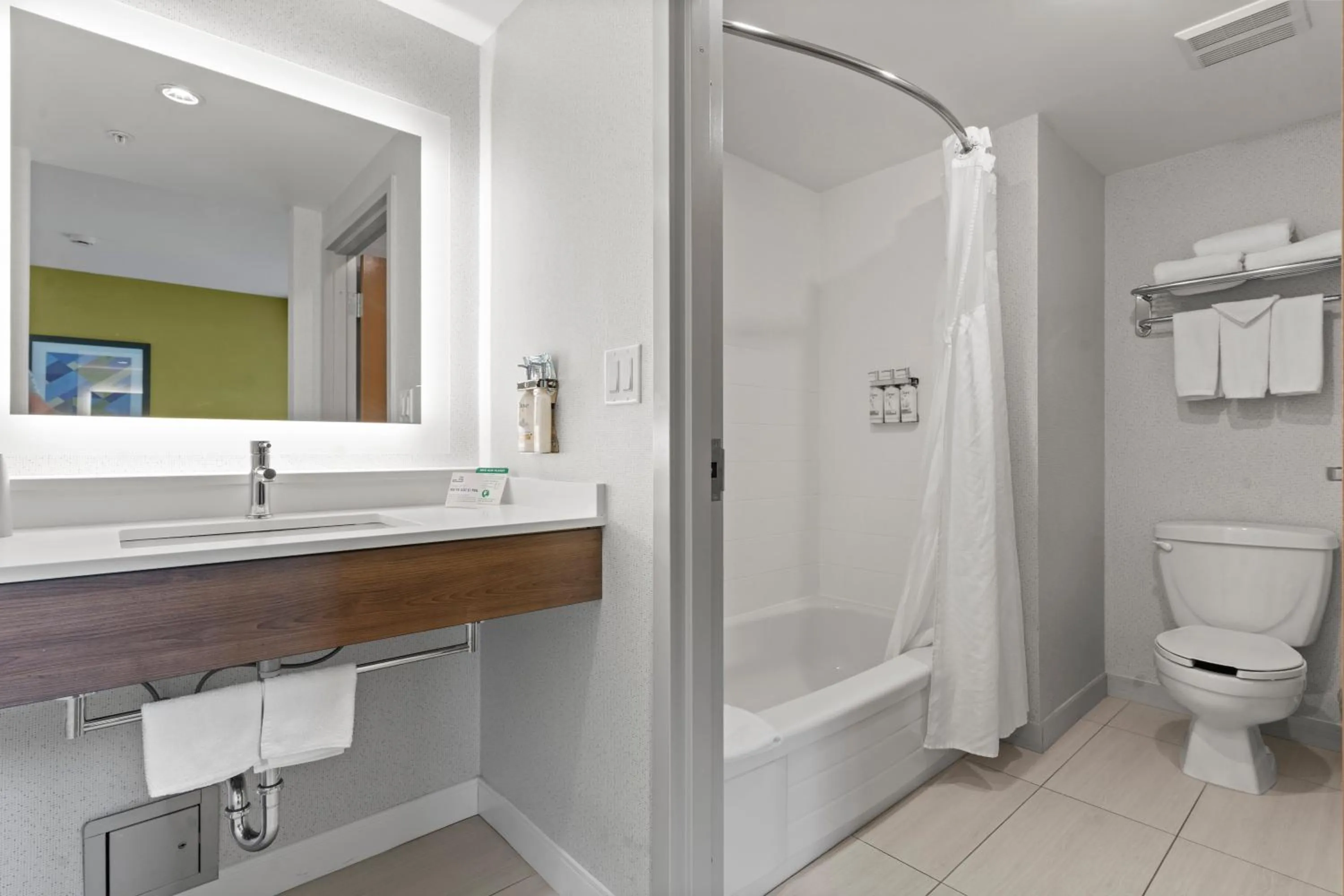 Holiday Inn Express and Suites Surrey by IHG