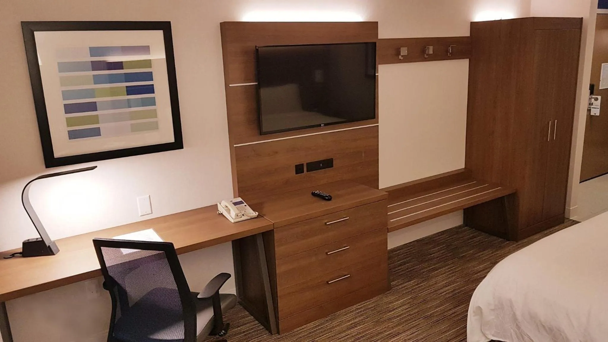 Photo of the whole room, Bed in Holiday Inn Express and Suites Surrey by IHG