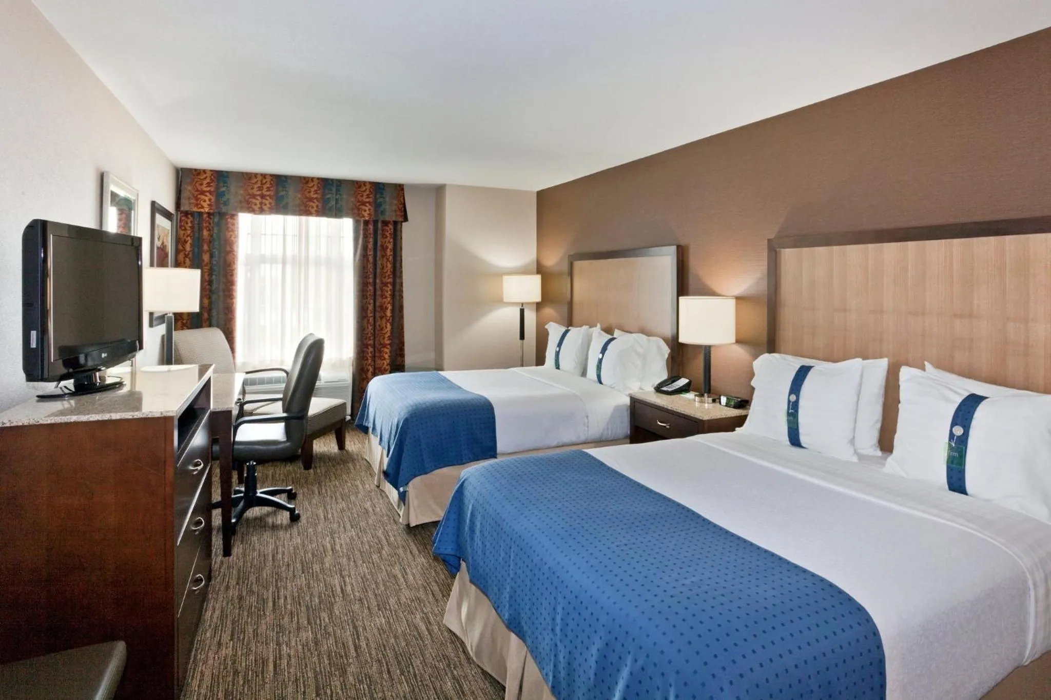 Photo of the whole room, Bed in Holiday Inn Hotel & Suites Surrey East - Cloverdale by IHG