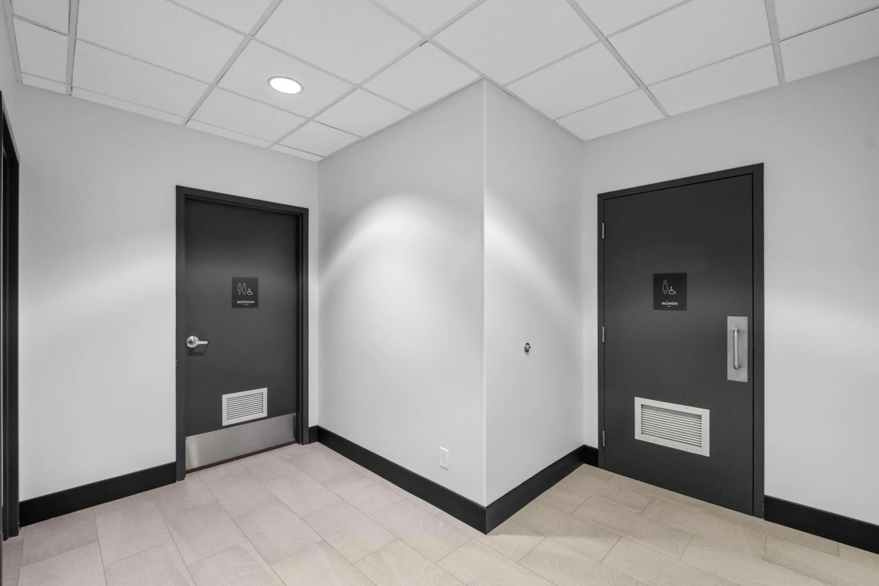 Bathroom in Holiday Inn Hotel & Suites Surrey East - Cloverdale by IHG