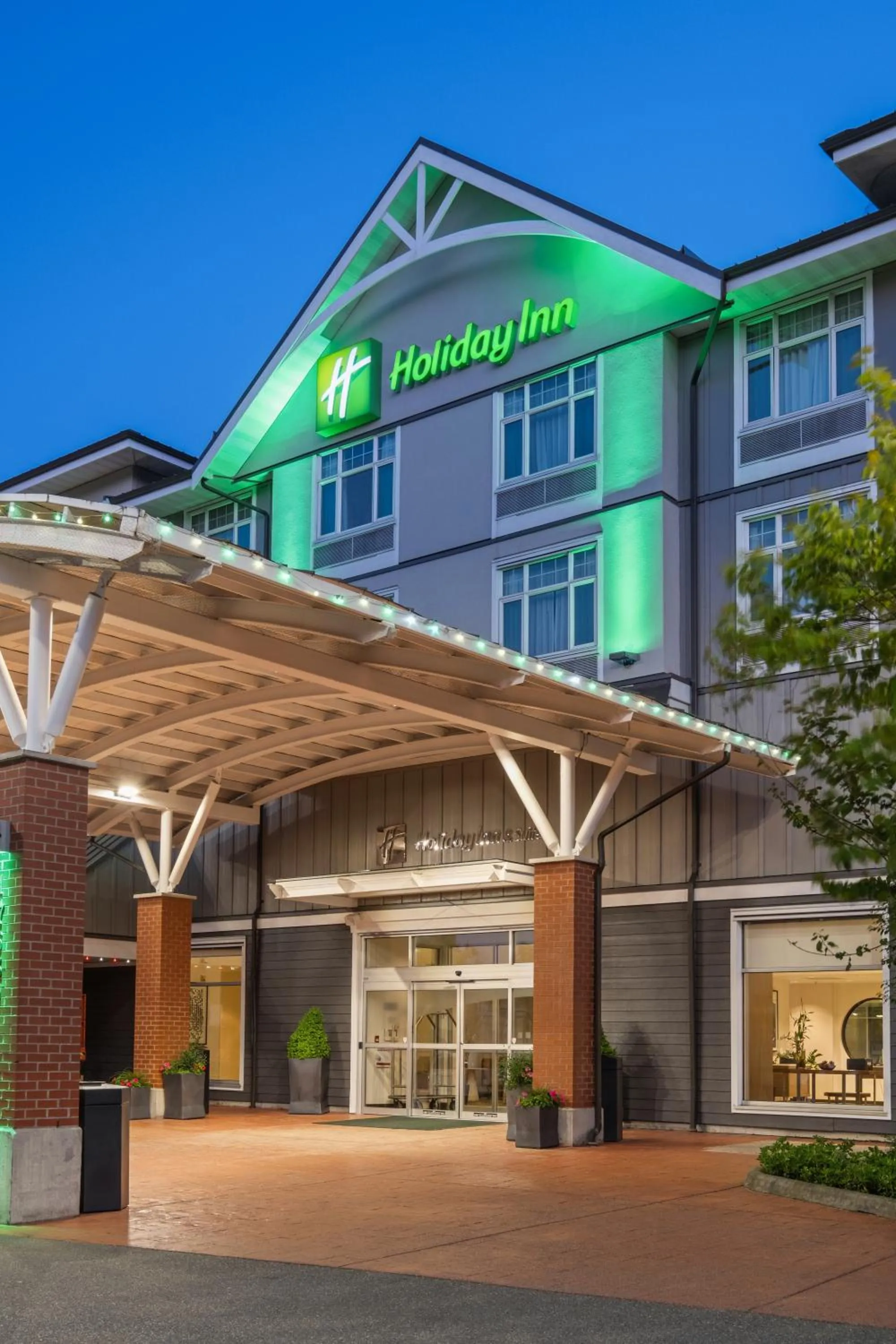 Facade/entrance in Holiday Inn Hotel & Suites Surrey East - Cloverdale by IHG