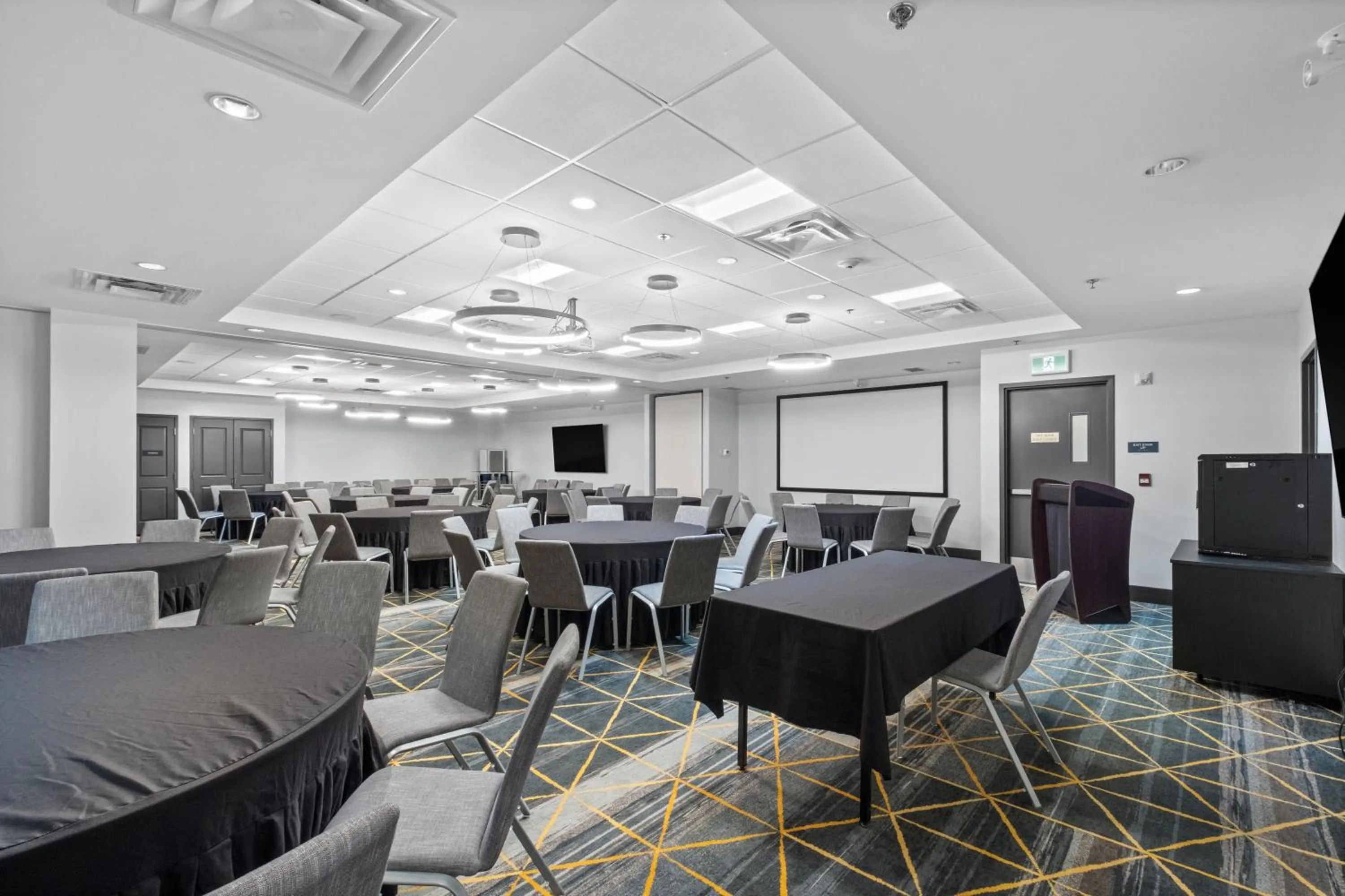 Meeting/conference room in Holiday Inn Hotel & Suites Surrey East - Cloverdale by IHG