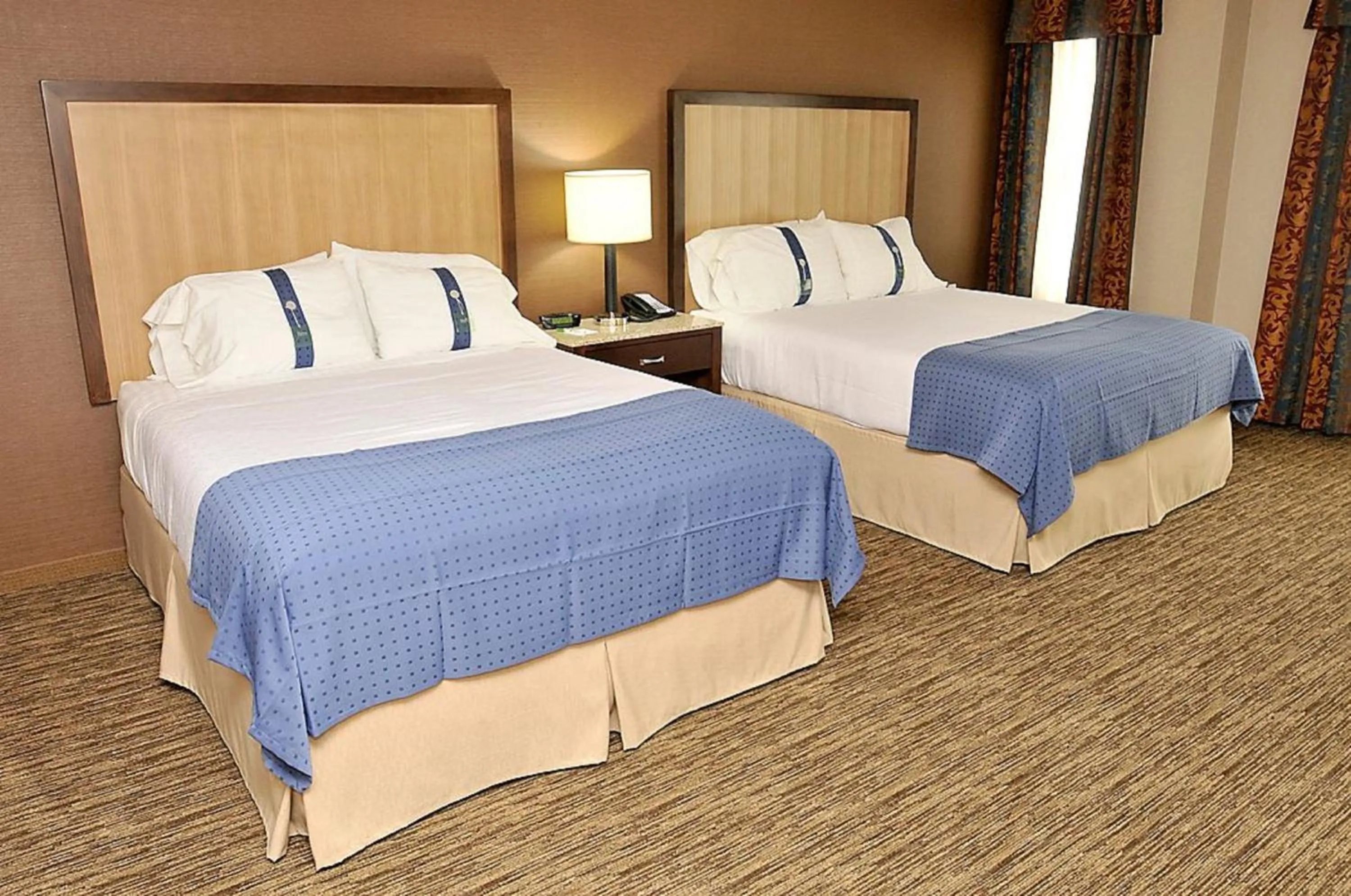 Photo of the whole room, Bed in Holiday Inn Hotel & Suites Surrey East - Cloverdale by IHG
