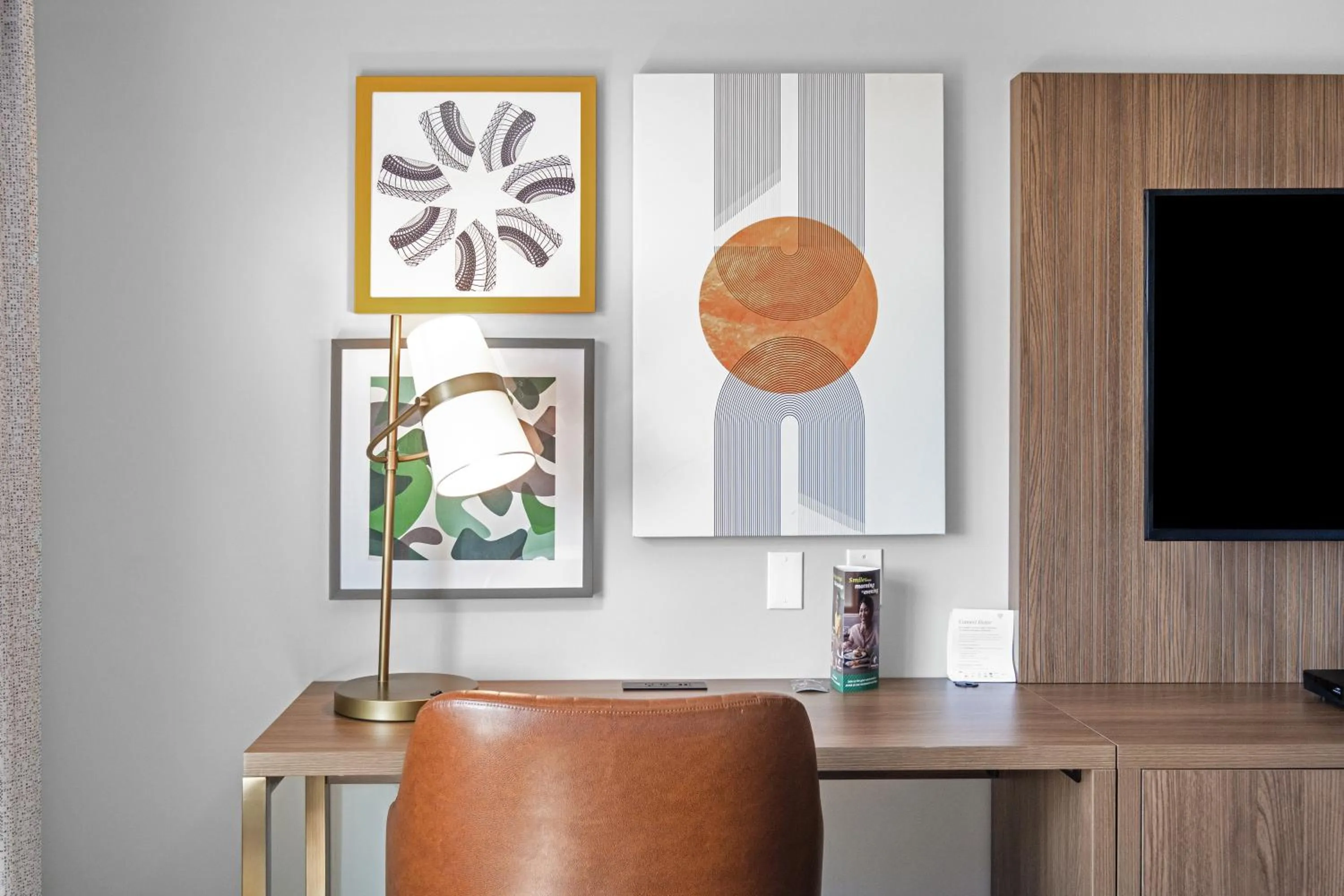 TV and multimedia in Holiday Inn Hotel & Suites Surrey East - Cloverdale by IHG