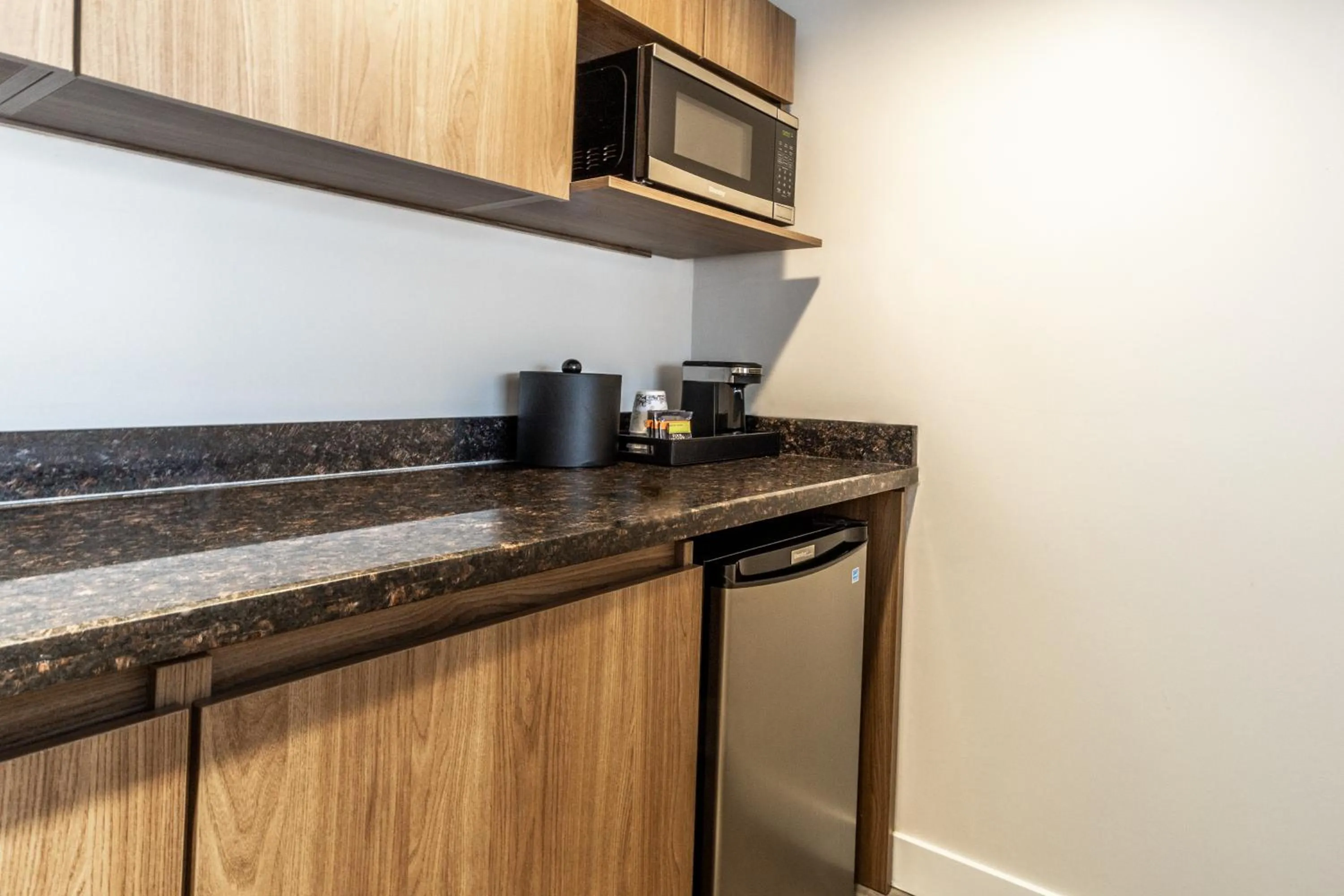 kitchen in Atrium Hotel Vancouver