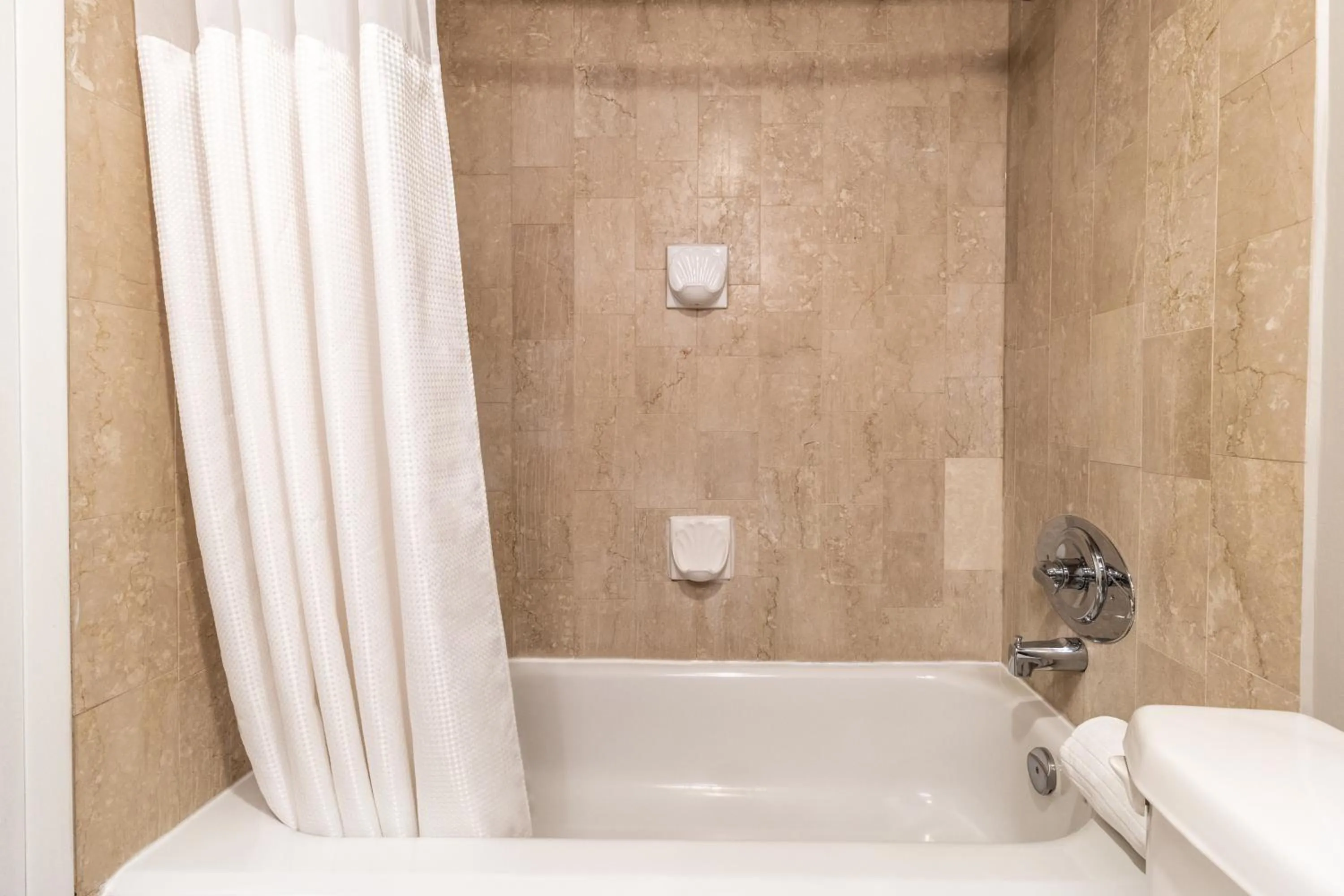 Shower in Atrium Hotel Vancouver