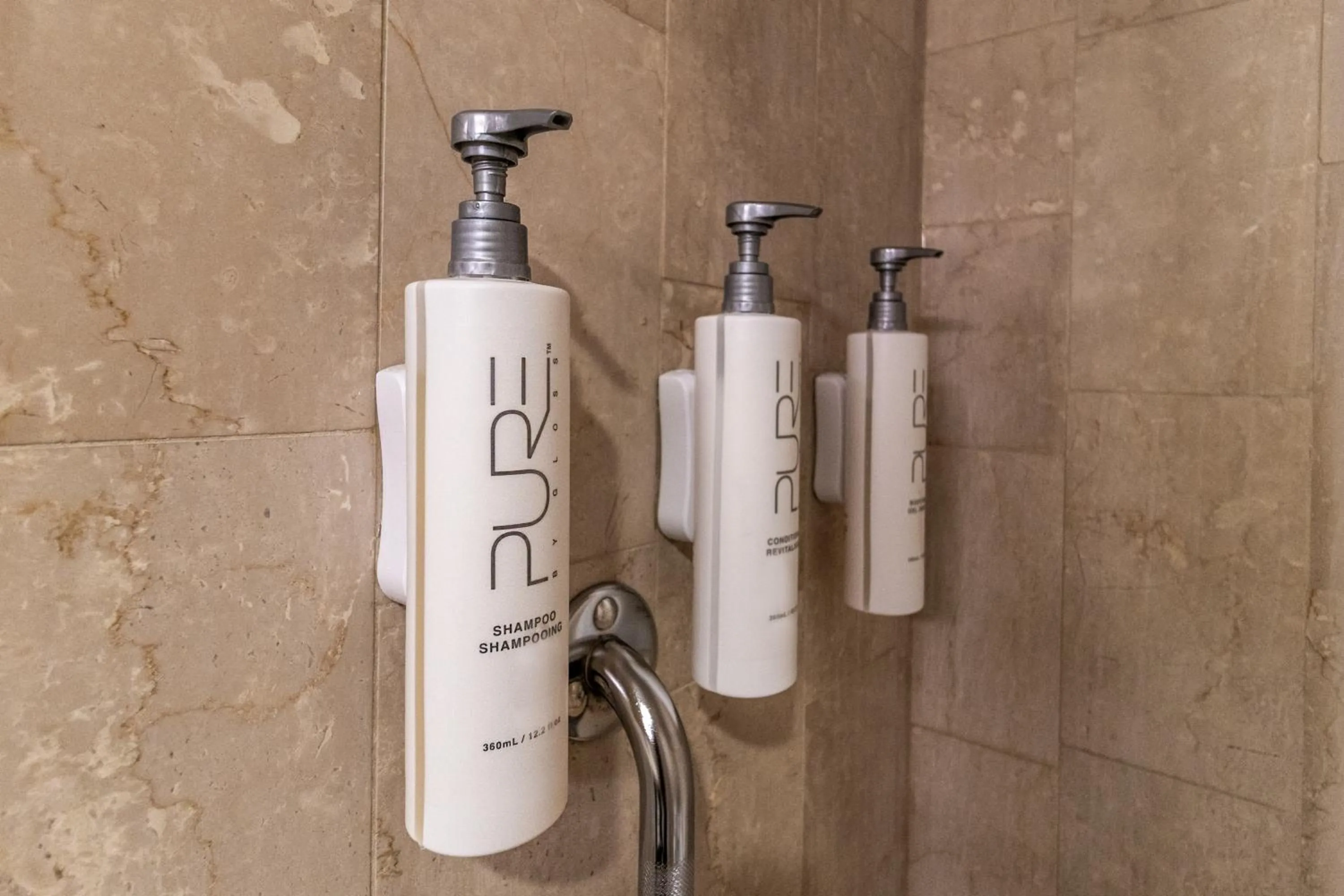 Shower in Atrium Hotel Vancouver