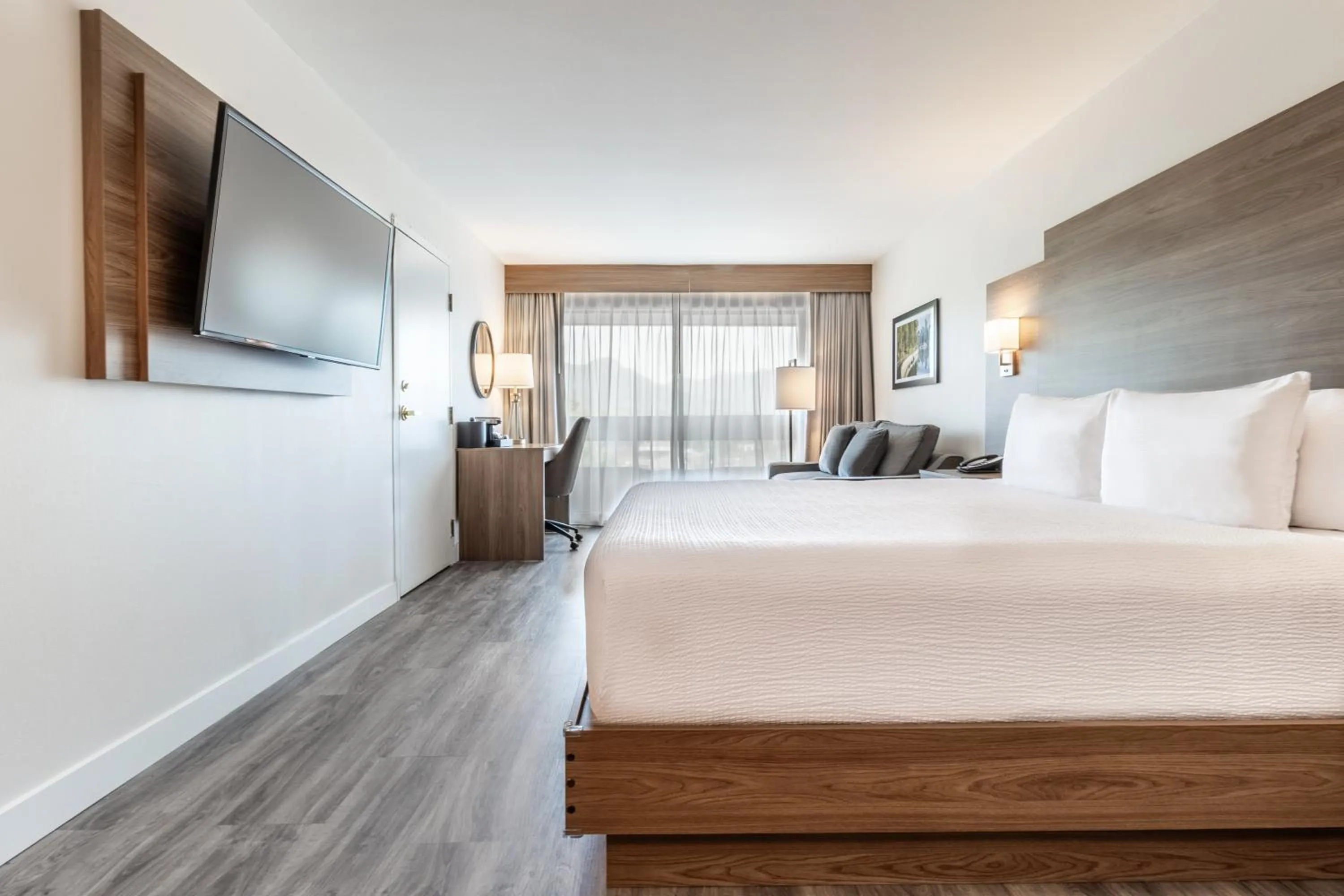 Bed in Atrium Hotel Vancouver