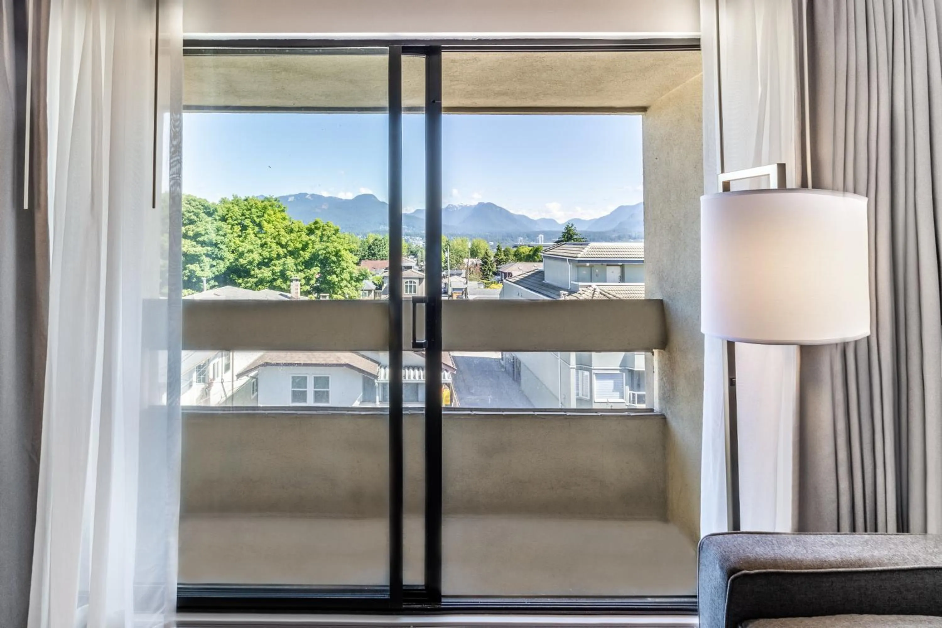 Day in Atrium Hotel Vancouver