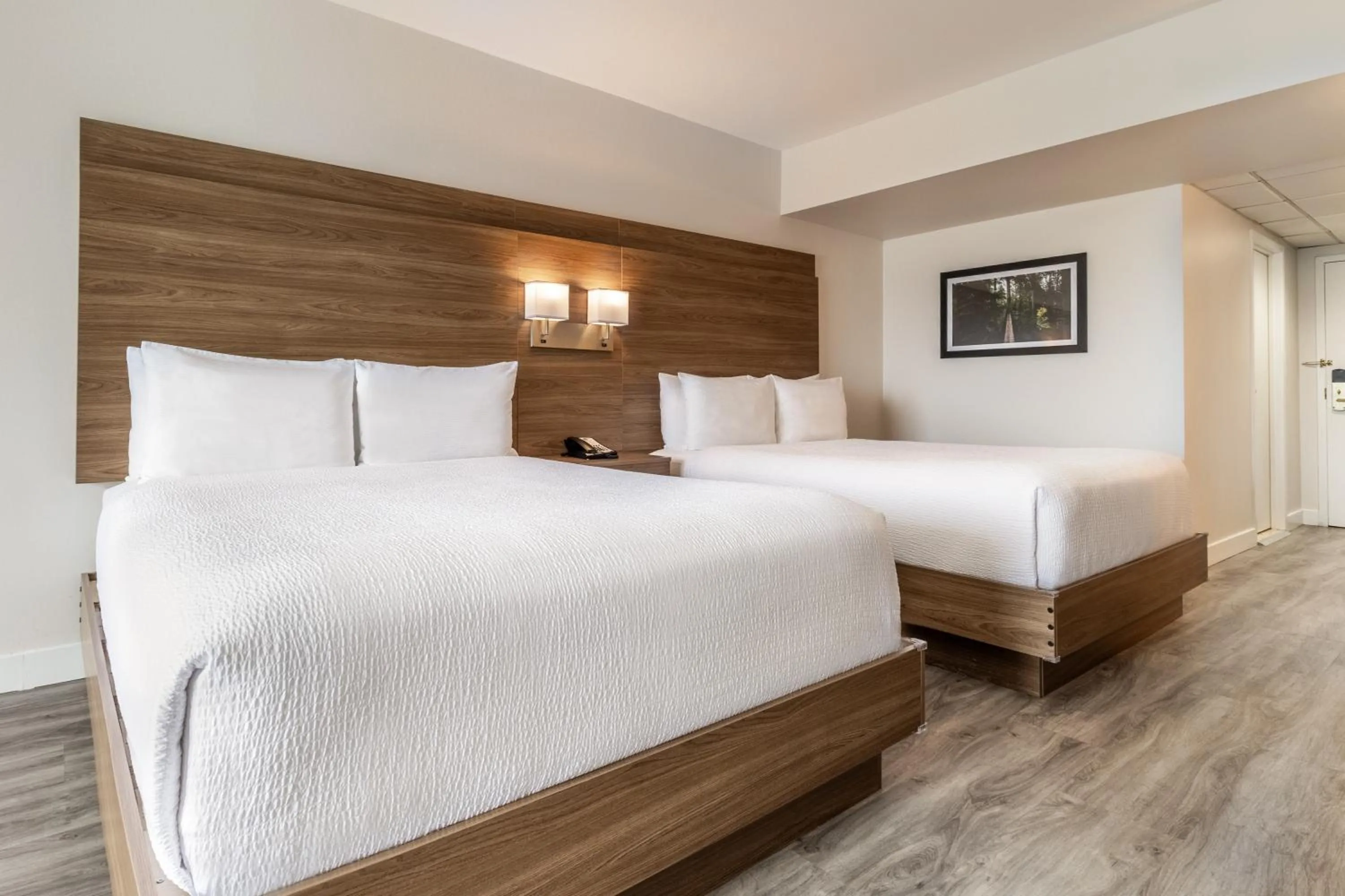 Bedroom, Bed in Atrium Hotel Vancouver