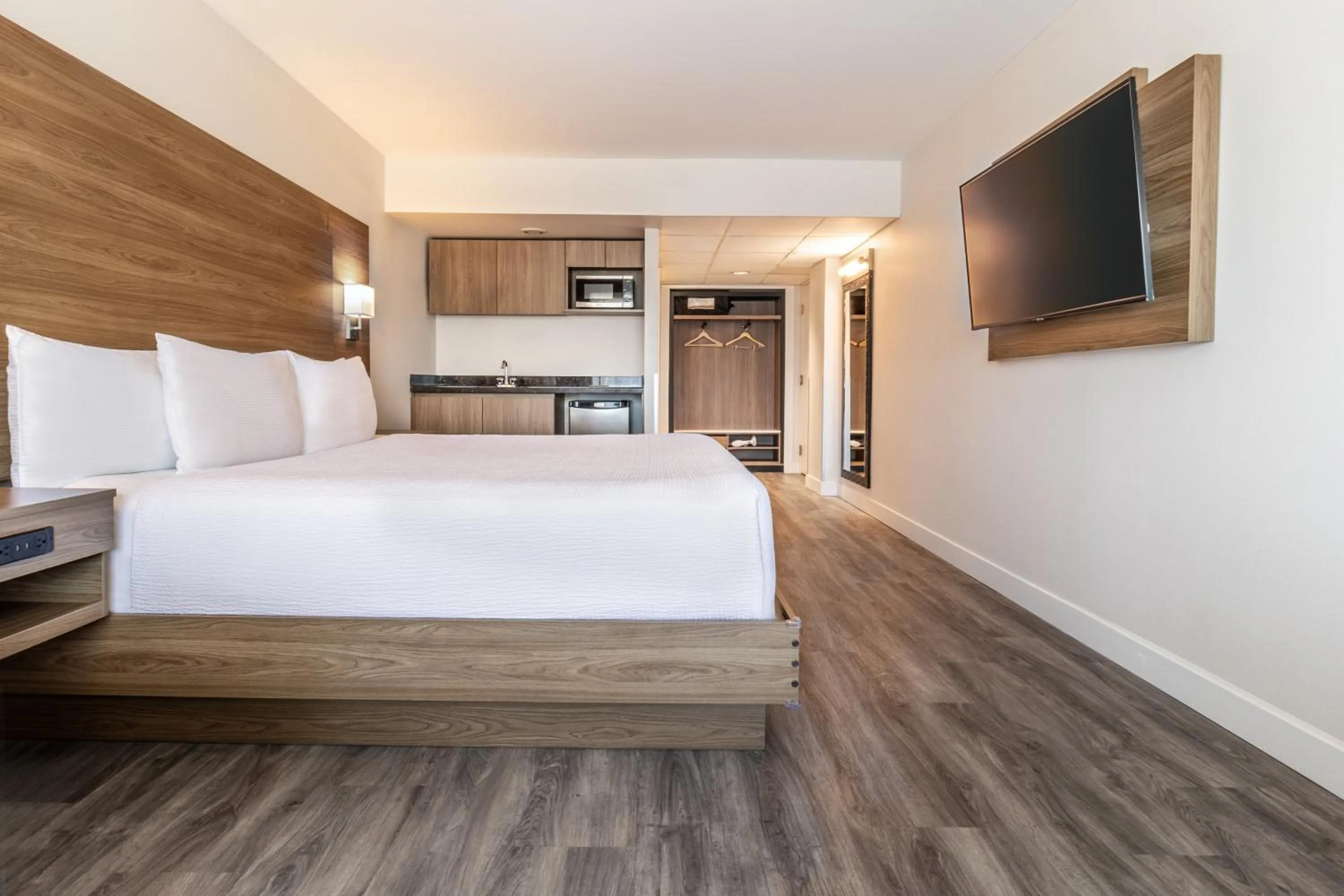 Bed in Atrium Hotel Vancouver