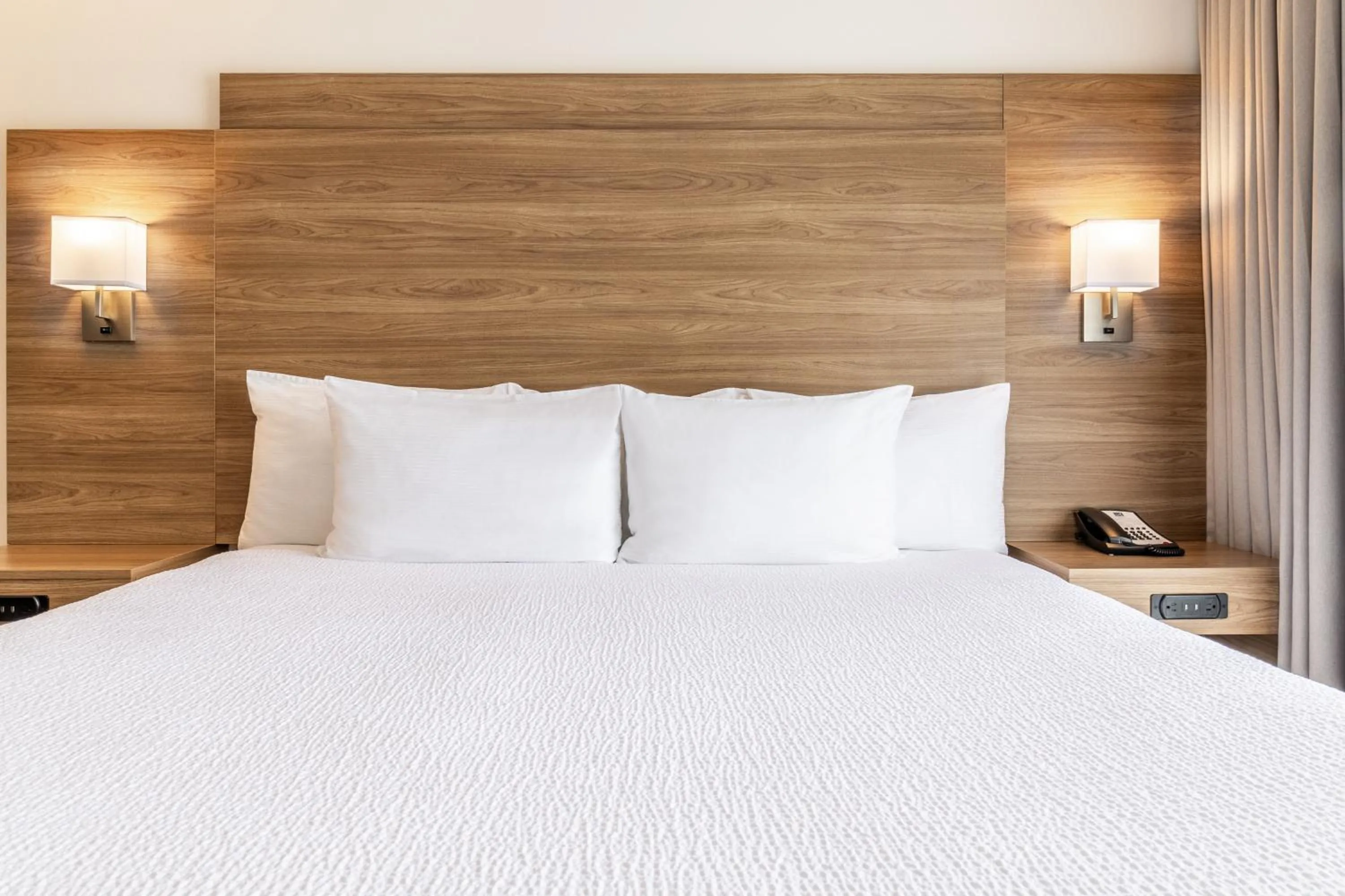 Bed in Atrium Hotel Vancouver